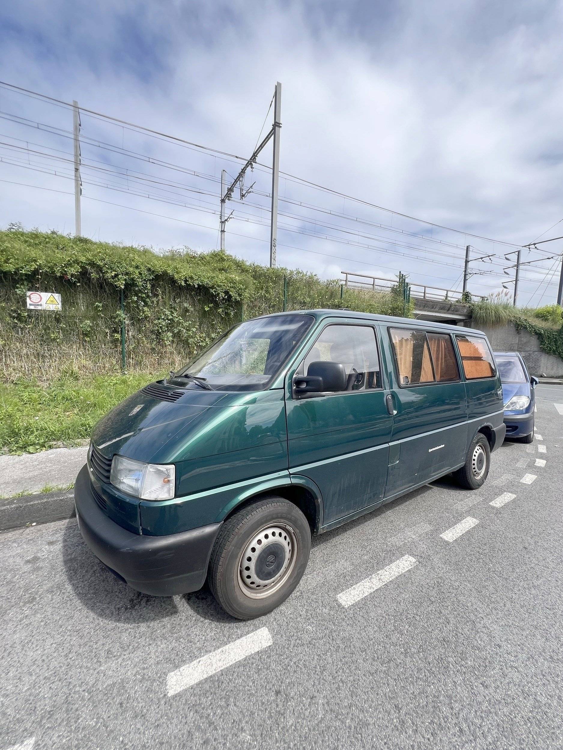 Vista del vehículo ángulo delantero Volkswagen T4 - Yescapa