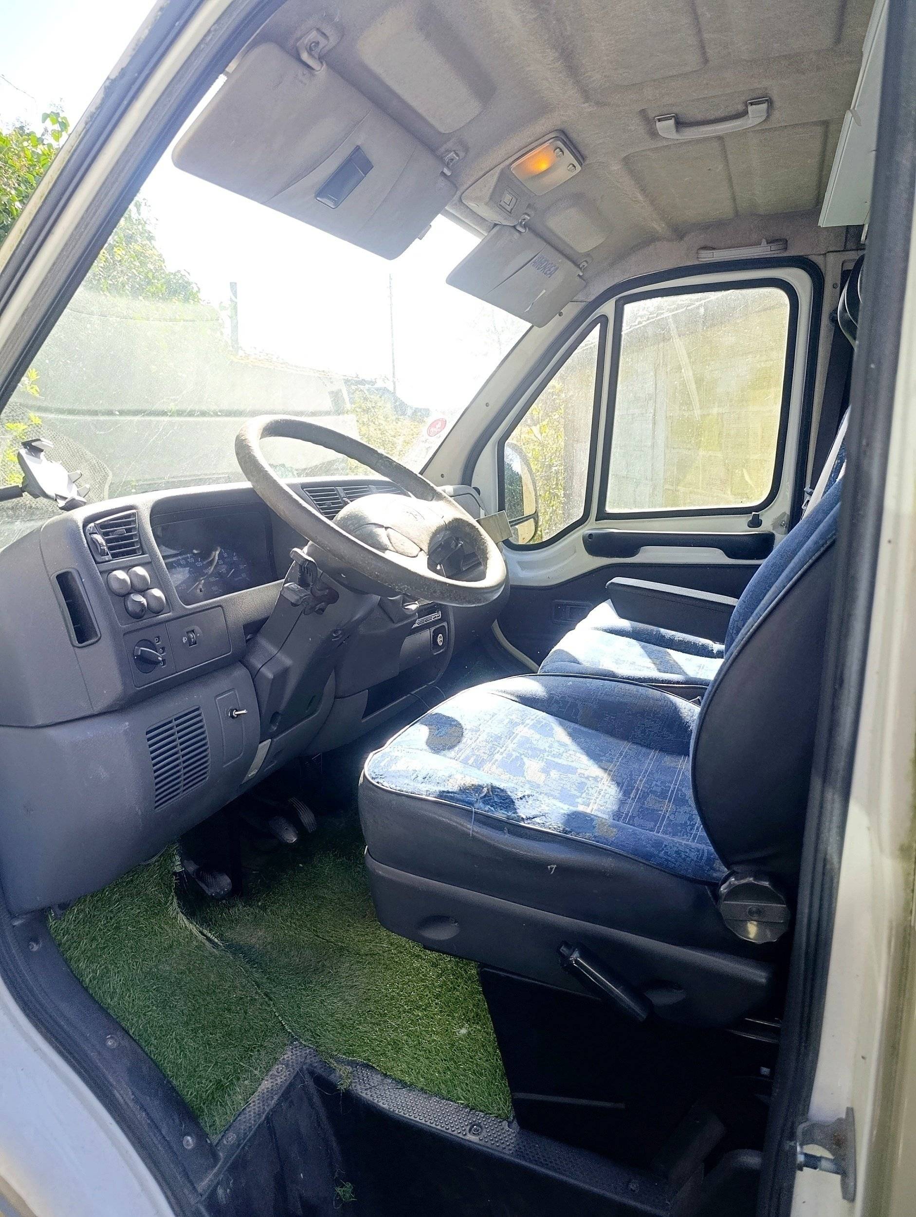Fahrerbereich Peugeot - Yescapa