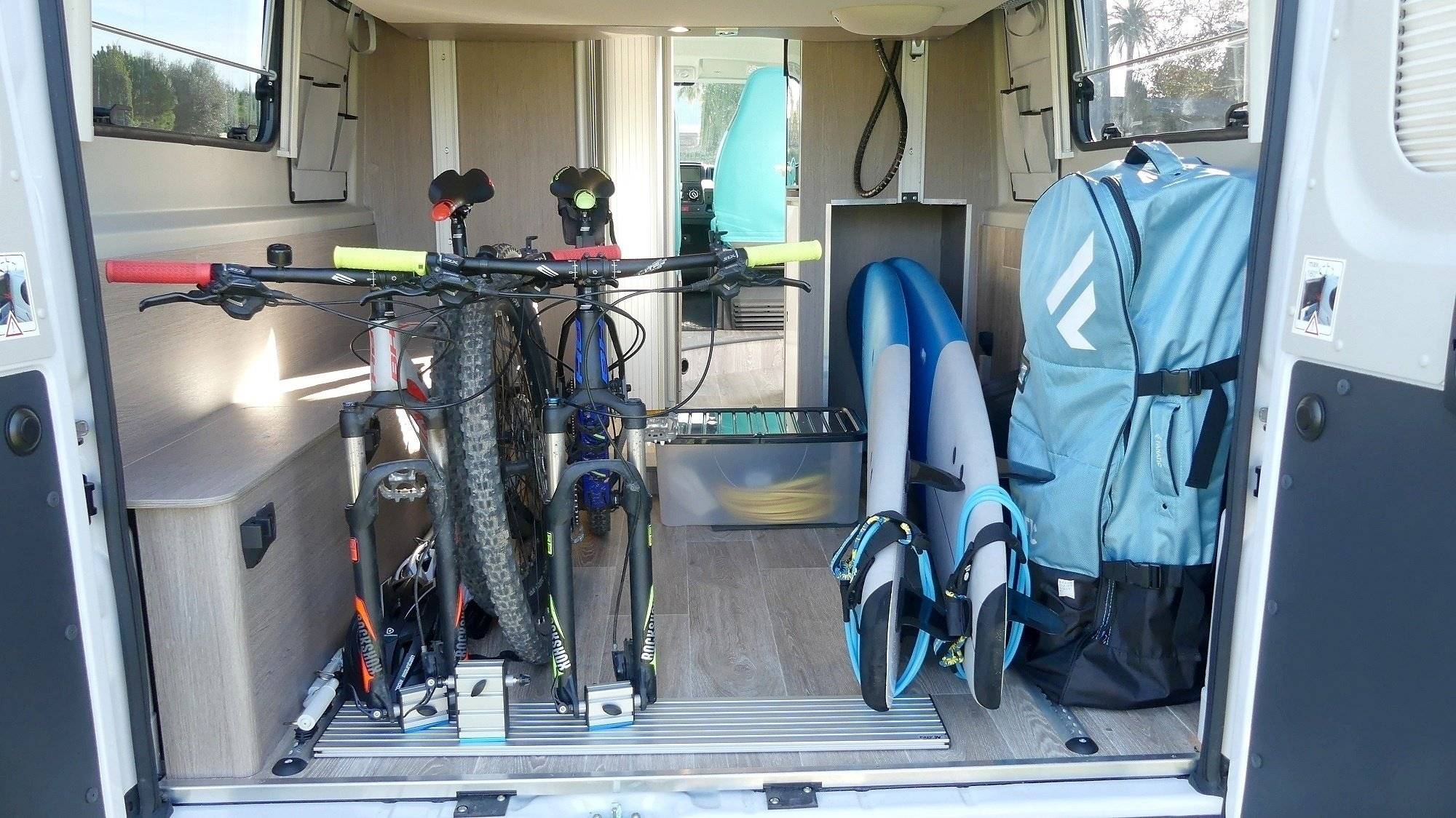 ACTIVANS SURF CAMPER 