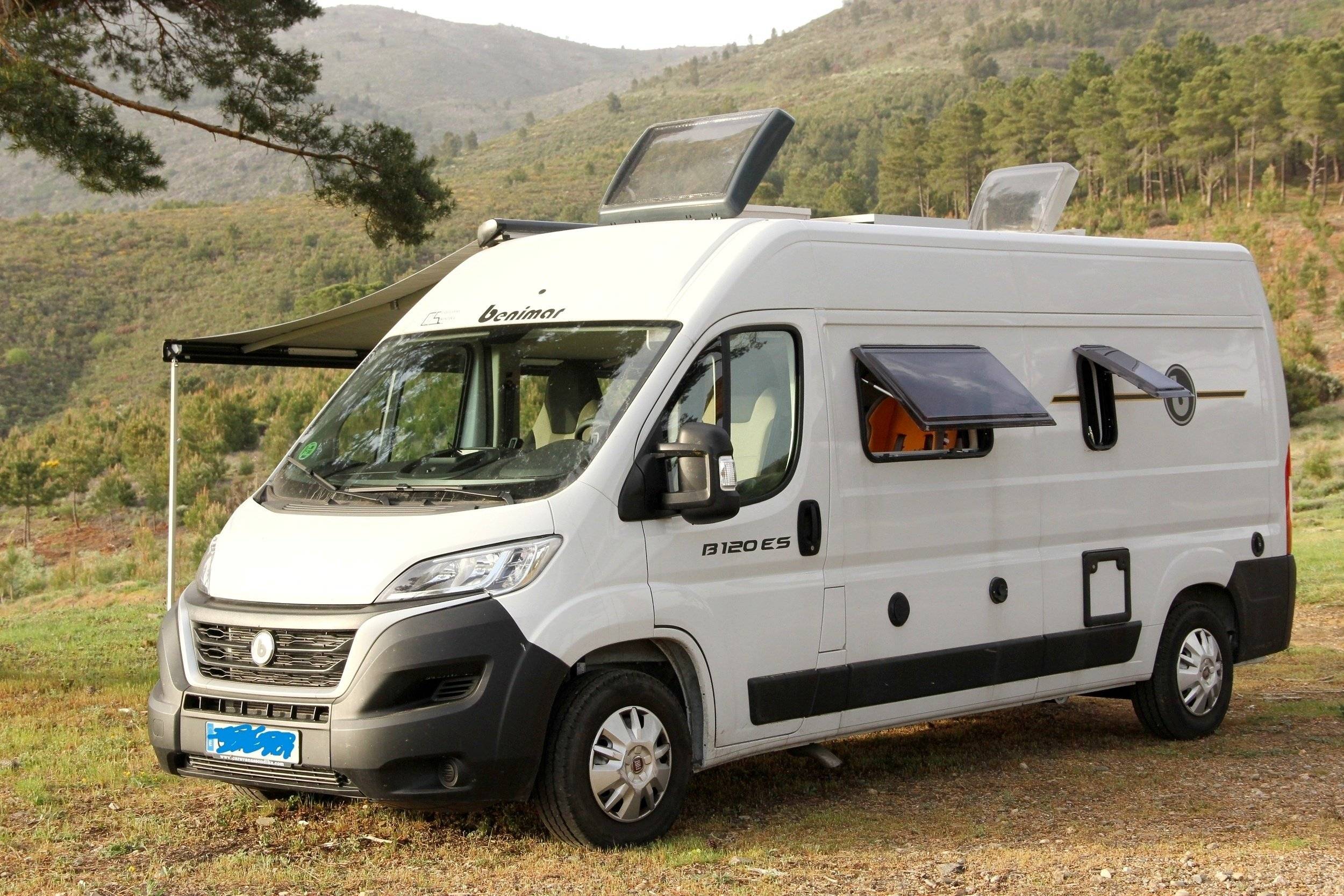 Vista del vehículo ángulo delantero Fiat Ducato 2,2 140cv - Yescapa