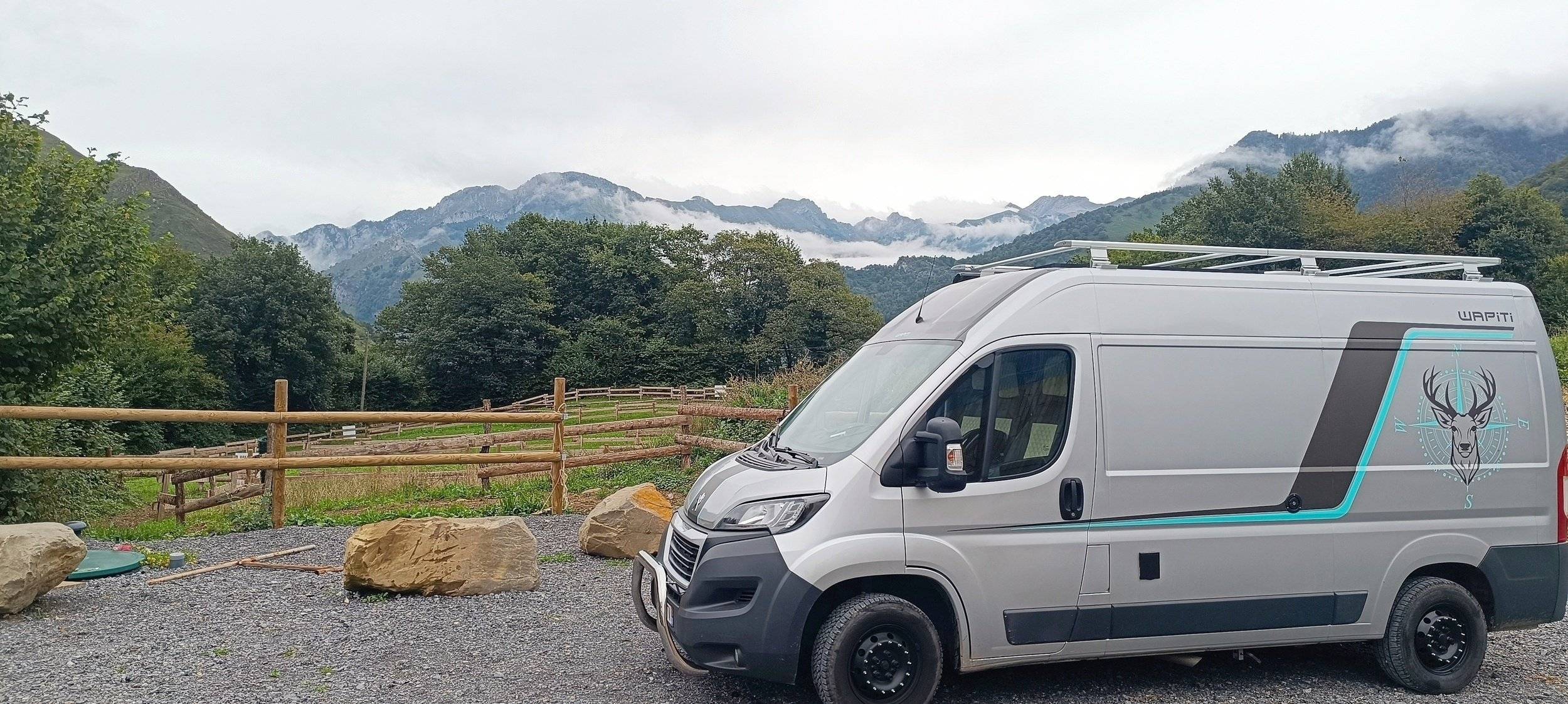 Vue avant de 3/4 Peugeot Peugeot boxer - Yescapa