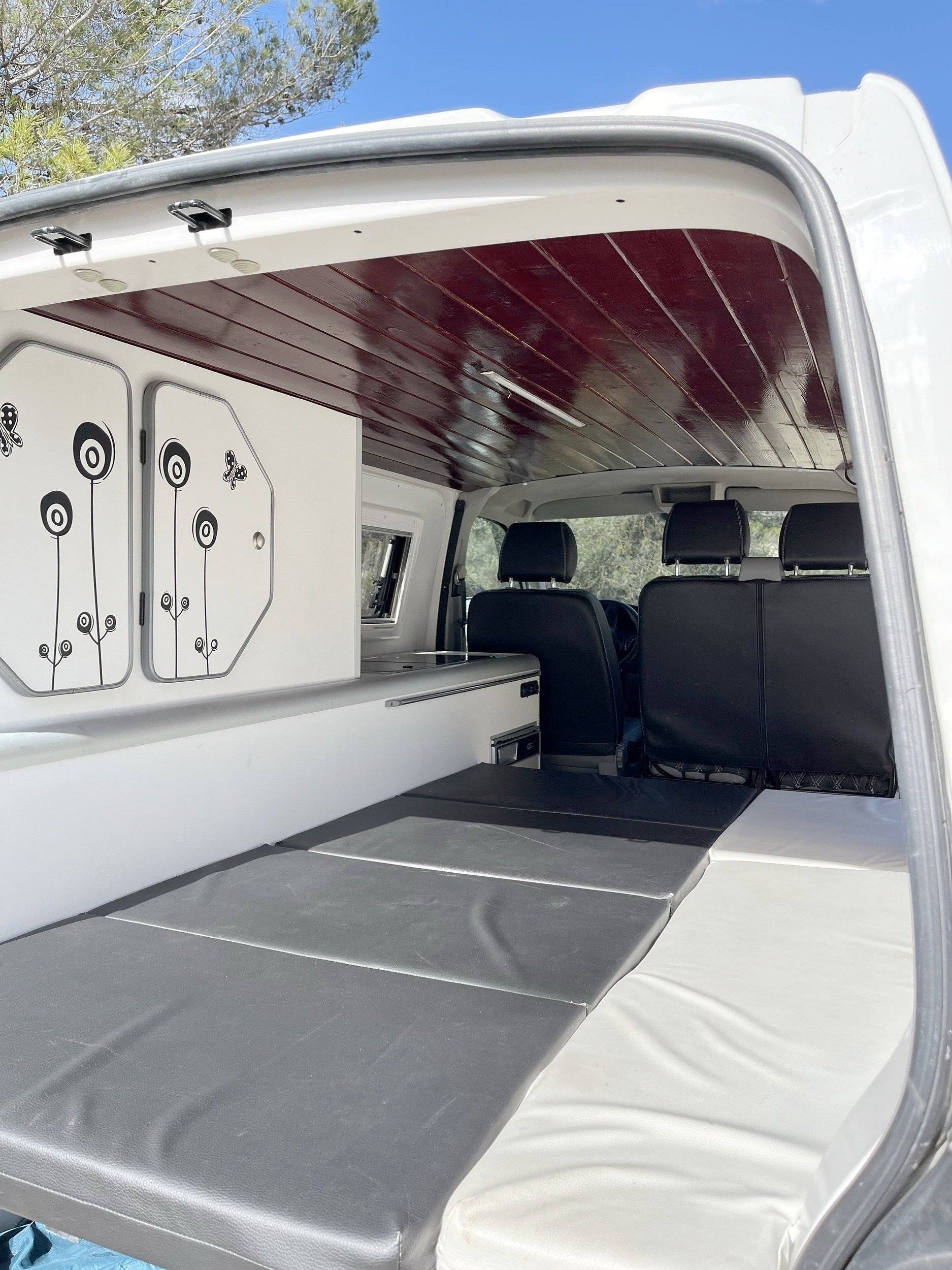 Couchages Volkswagen T5 1,9 l 102 ch - Yescapa