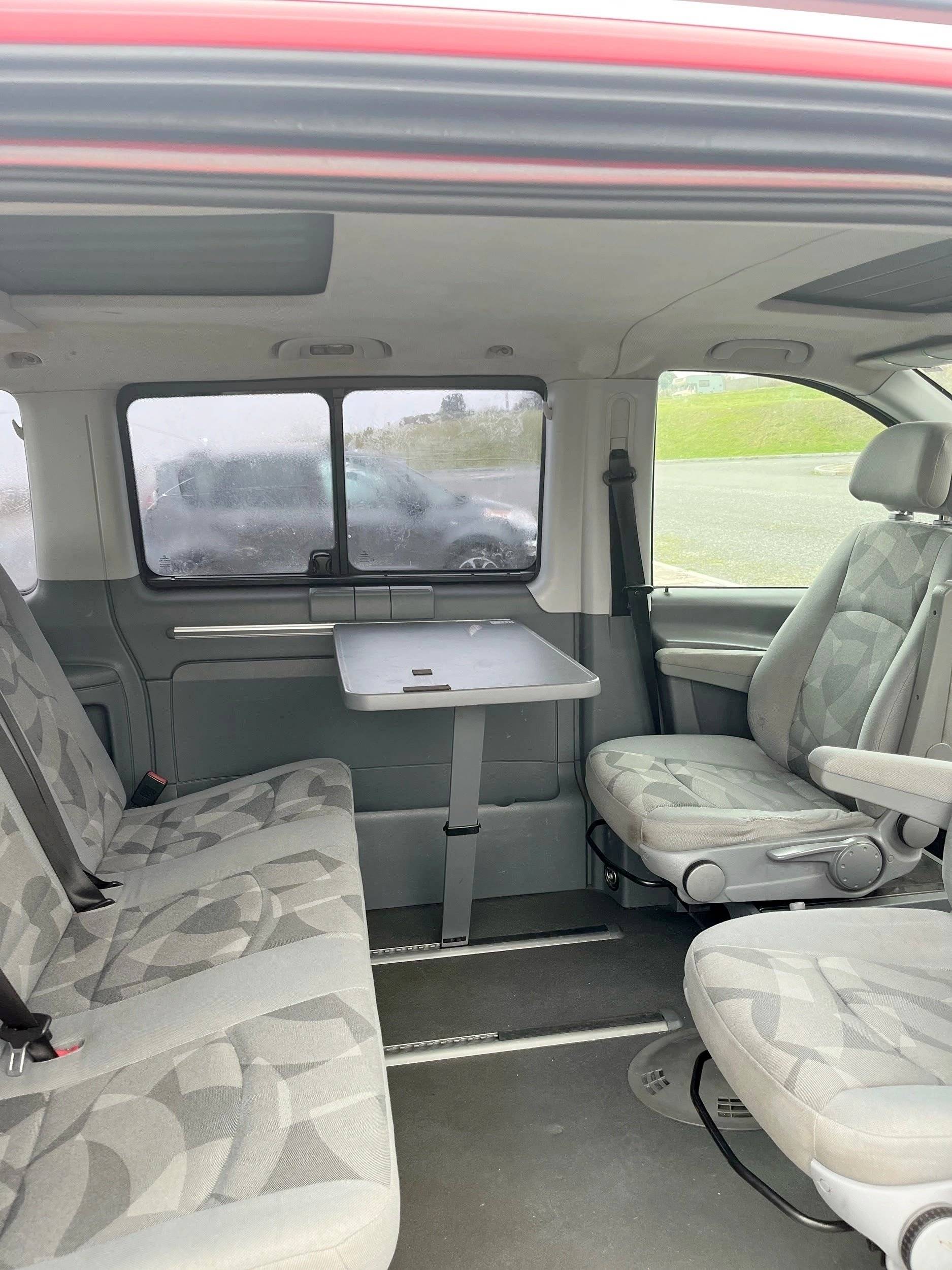 Dining Area Mercedes VIano 2.2 cdi Fun - Yescapa