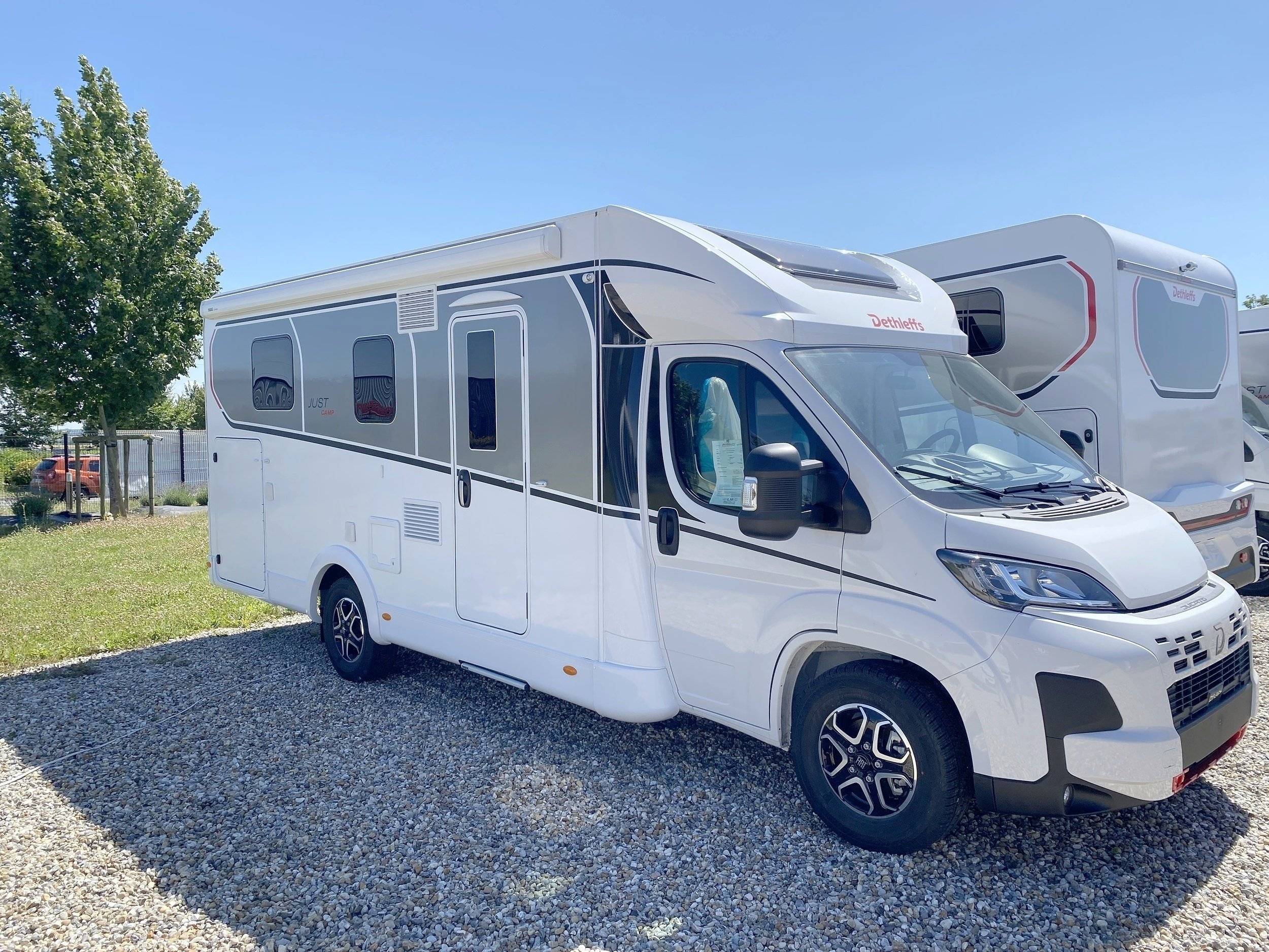 Front view from 3/4 Fiat Fiat Ducato 2.2l 140 CV AUTOMATIQUE - Yescapa