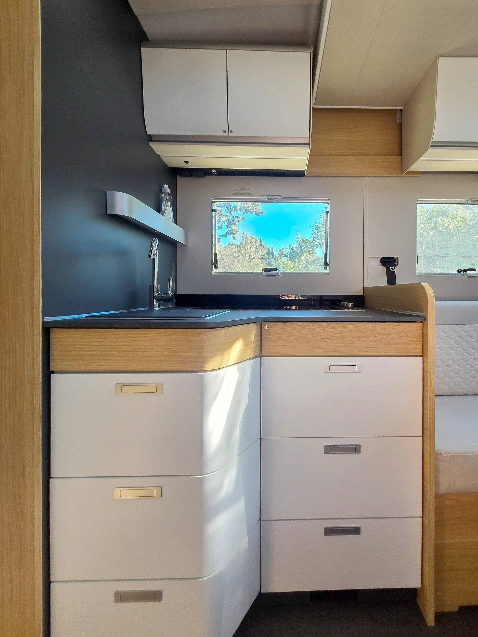 Adria Adria matrix plus 670 DC