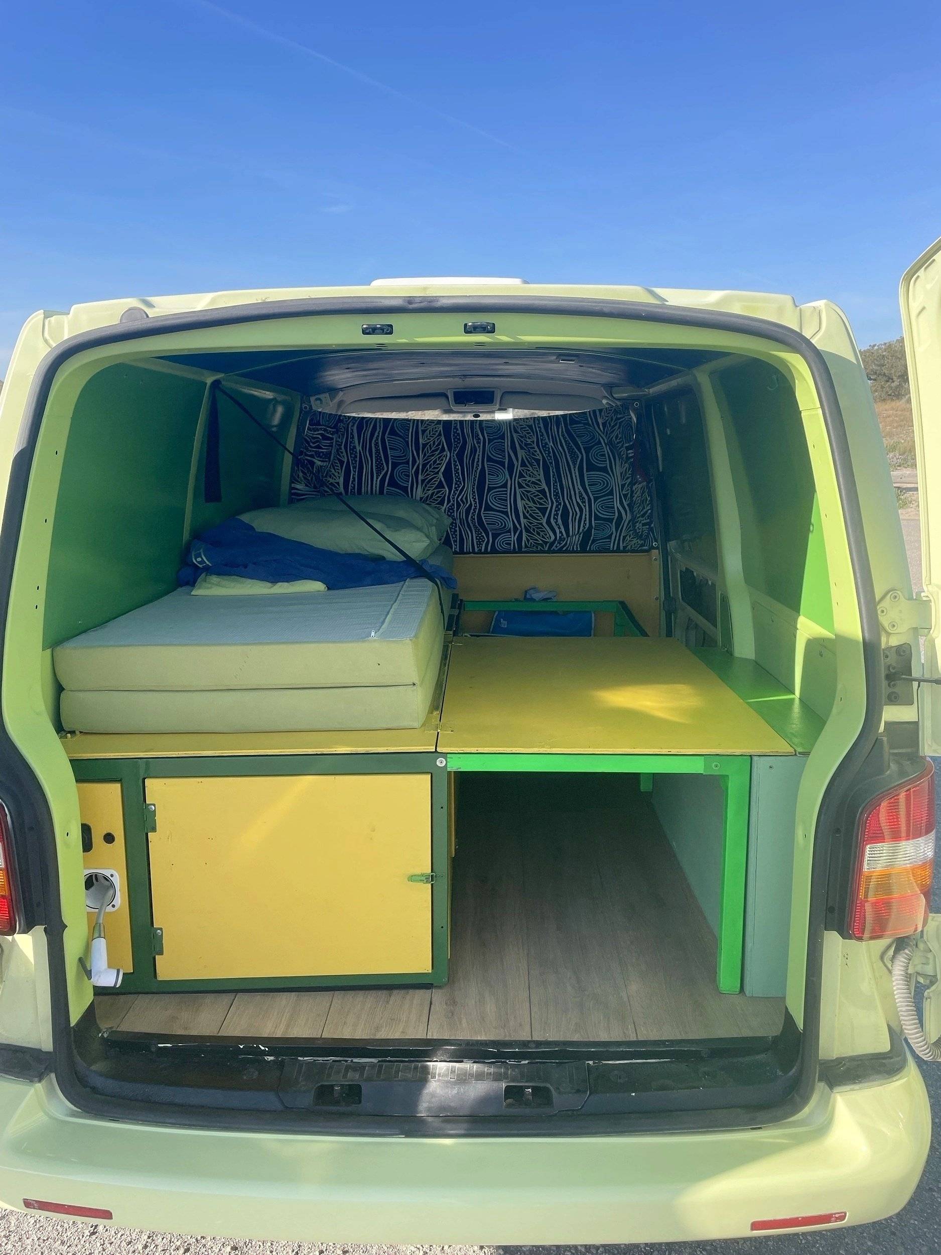 Schlafplätze Volkswagen Transporter 1.9 TD - Yescapa