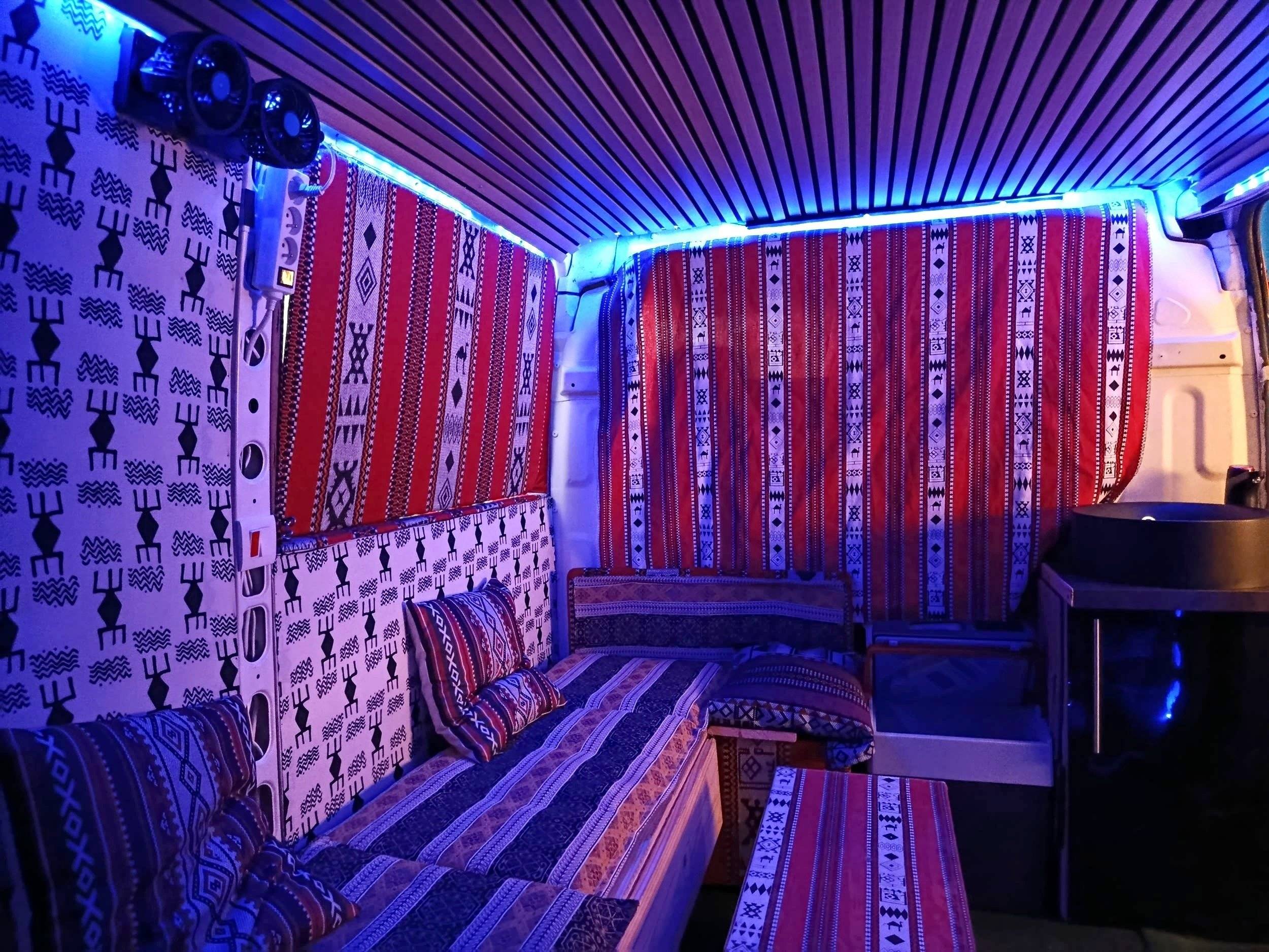 Dining Area Renault Renault Master - Yescapa