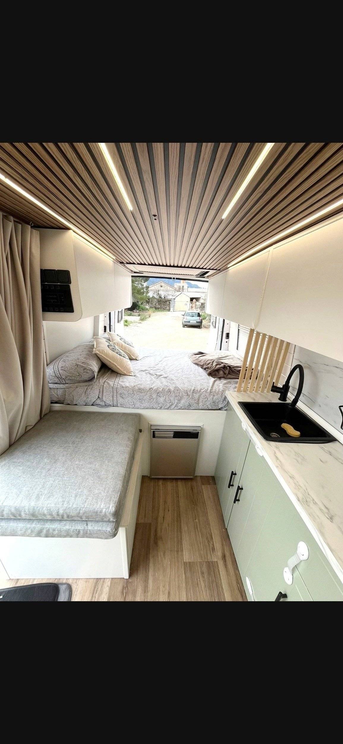 Schlafplätze Ford Transit 2,2 l TDCi 110 ch. - Yescapa