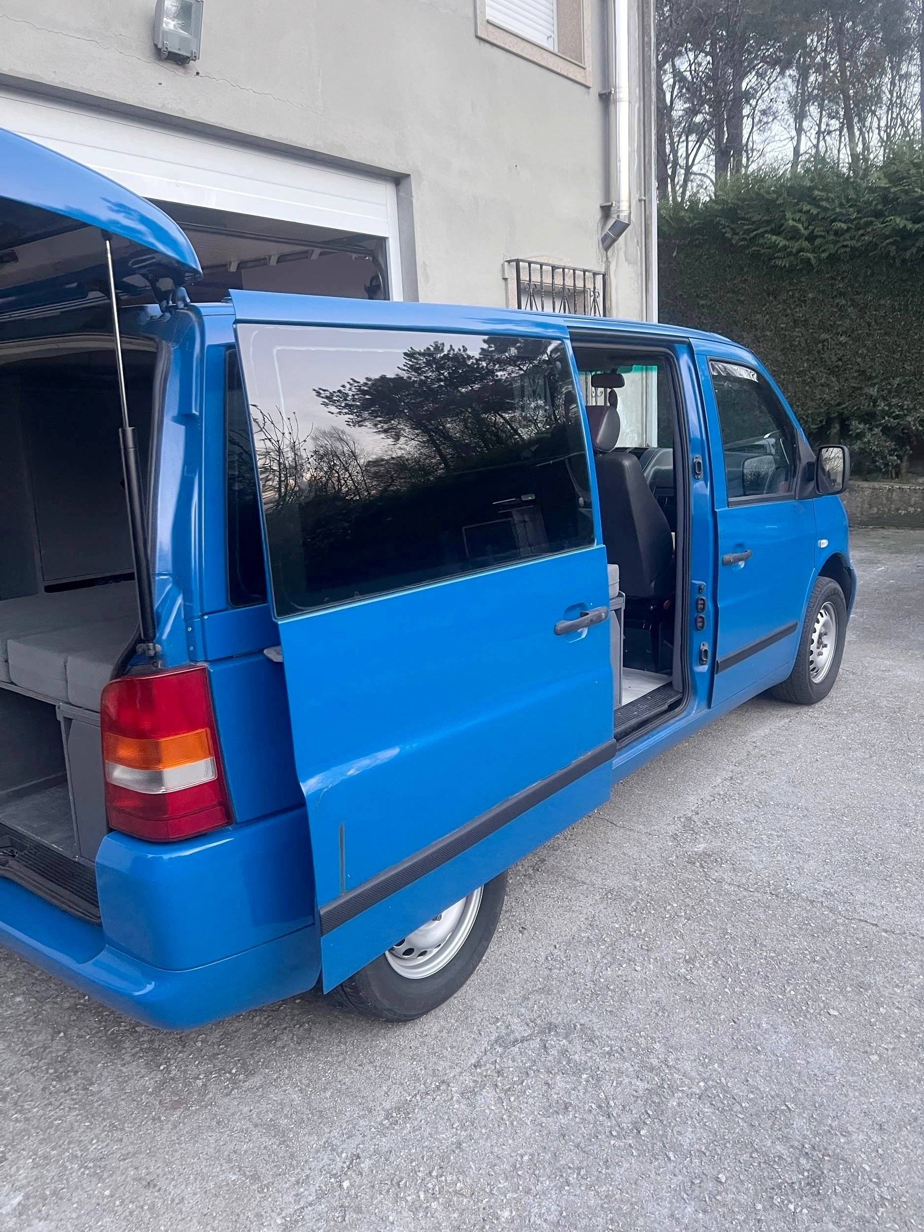 Mercedes V220D