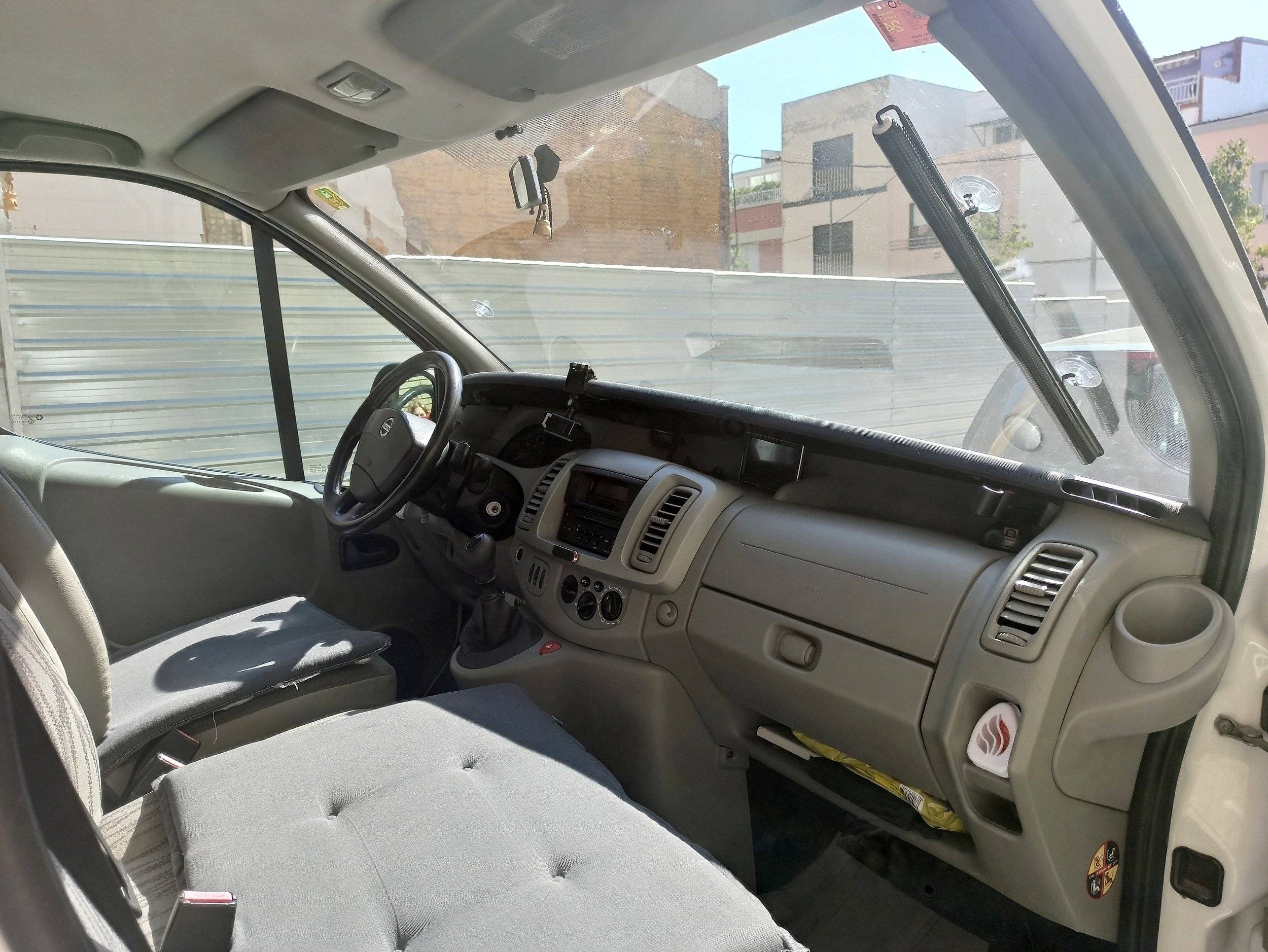 Driver's compartment Nissan Primastar 100cv 1.9dci Camperizada - Yescapa