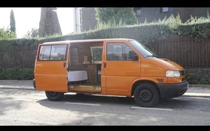 schräge Vorderansicht Volkswagen Transporter T4 - Yescapa