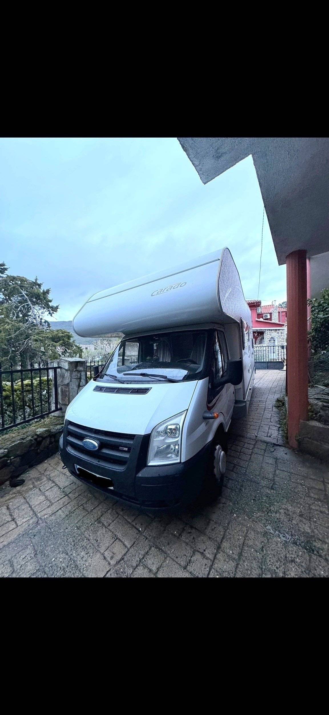 Voorkant 3/4 Ford Transit - Yescapa