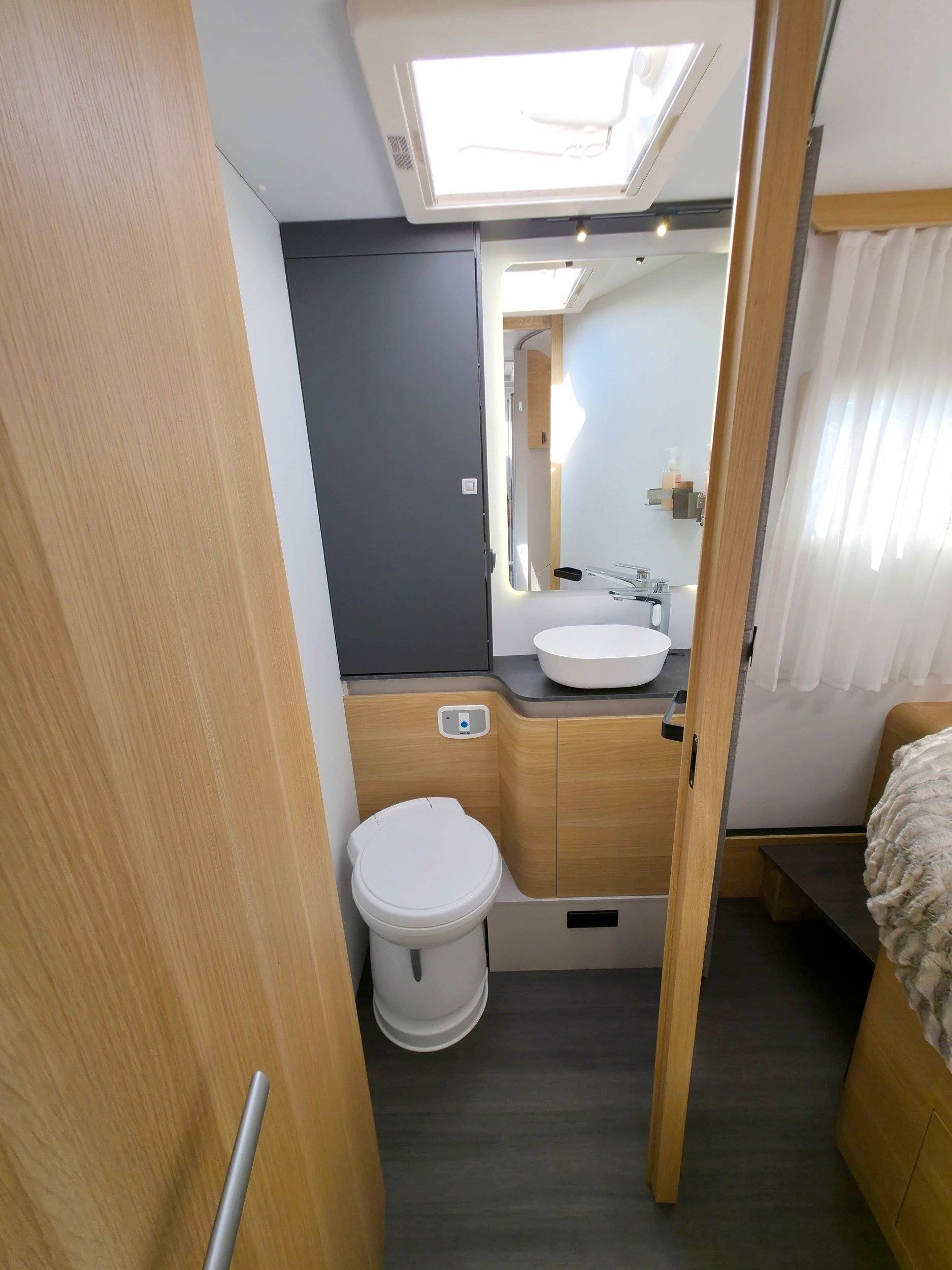 Adria Adria Matrix Axess 650 DC