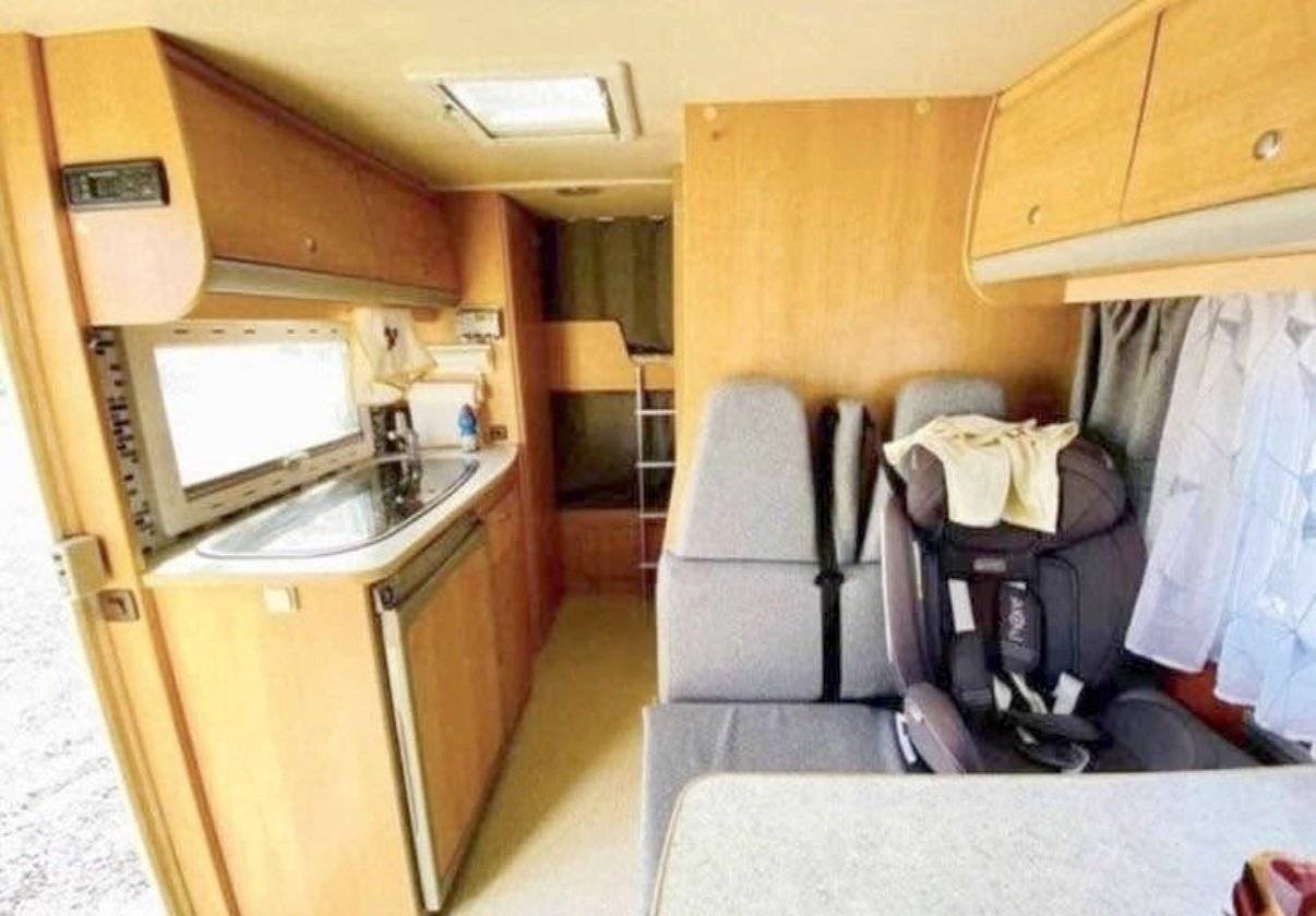 Dining Area Fiat FIAT DUCATO - Yescapa