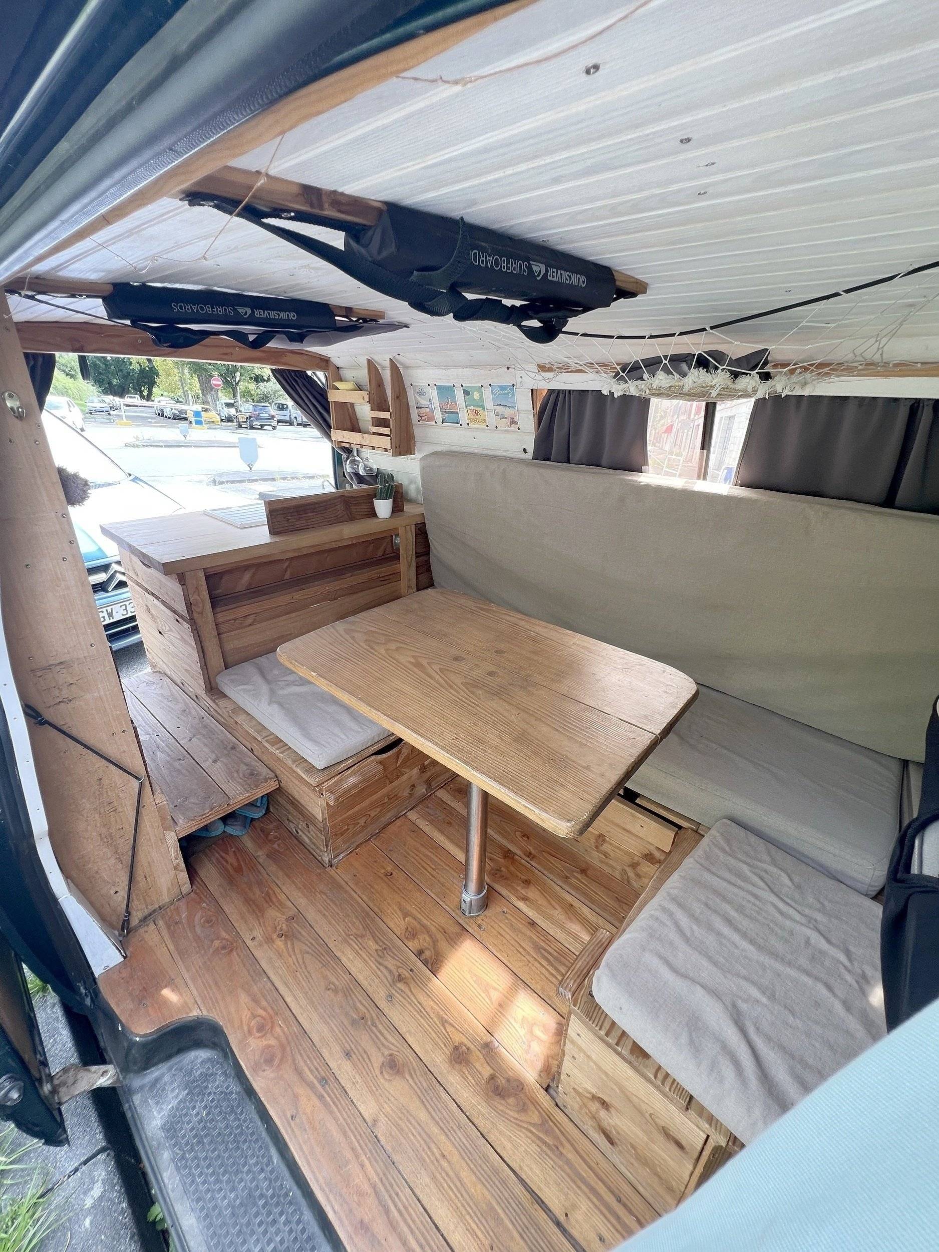 Comedor Volkswagen T4 - Yescapa