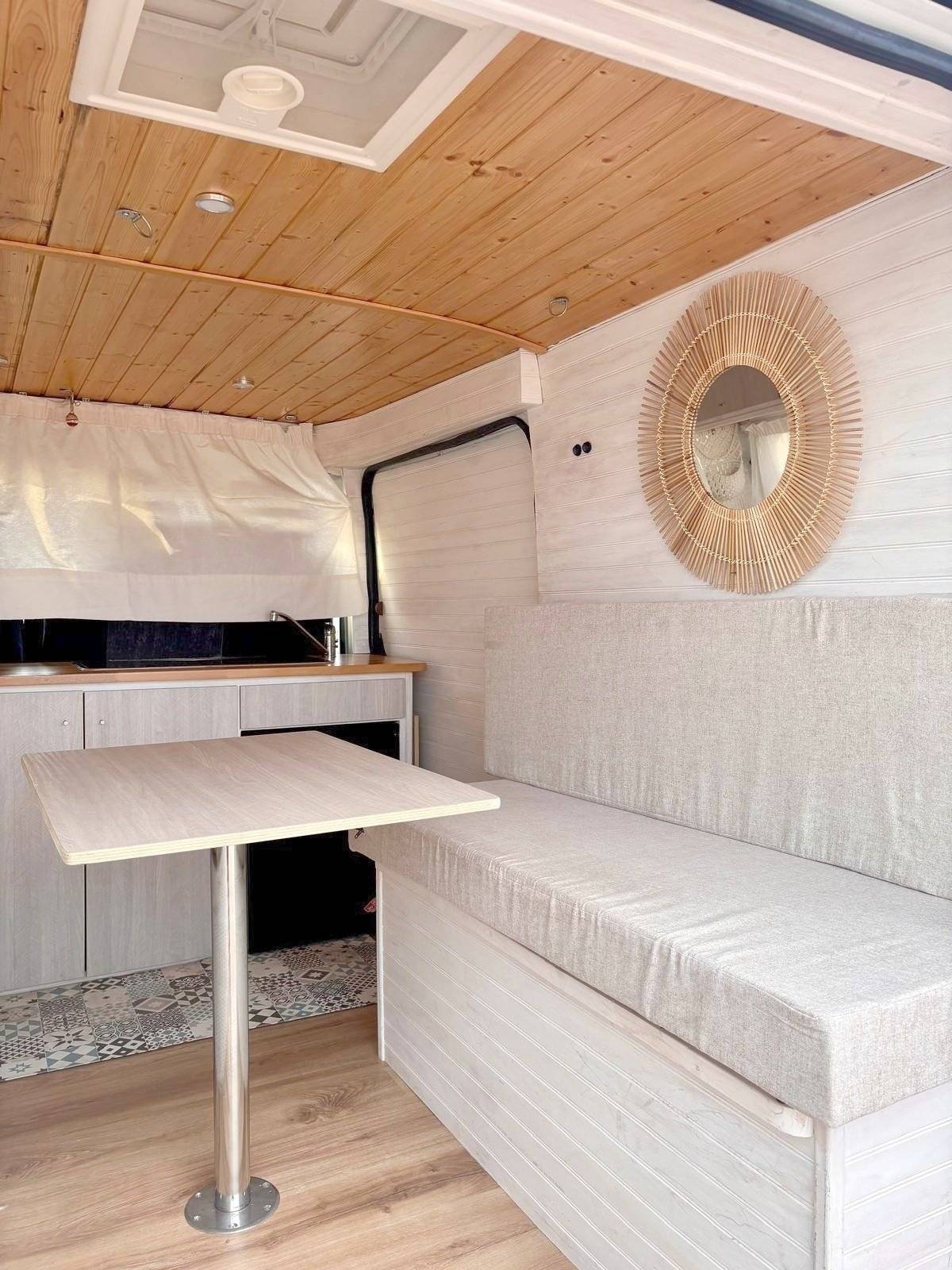 Comedor Peugeot Peugeot Boxer 2.2 130 HDI - Yescapa