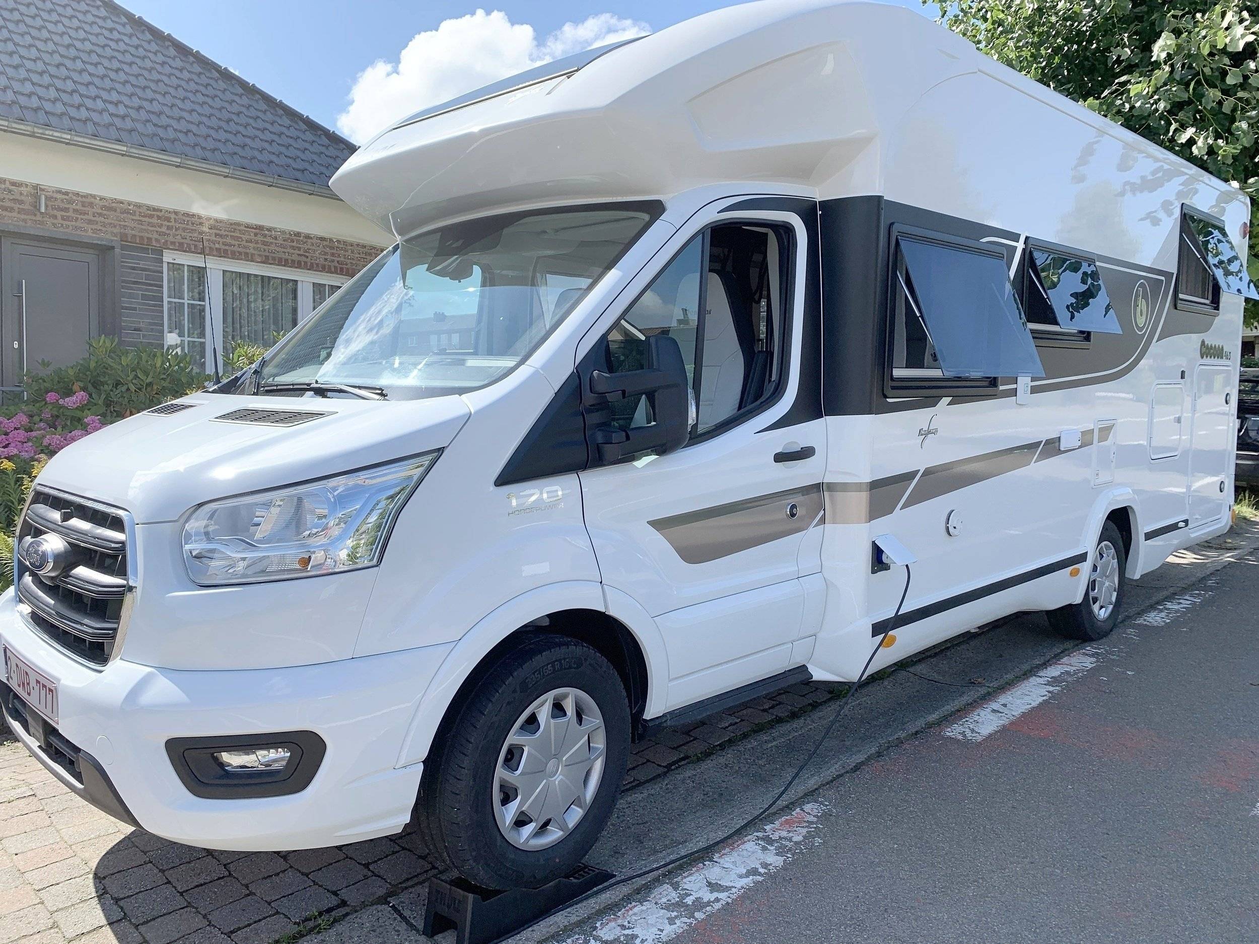 Rent van brussels sales