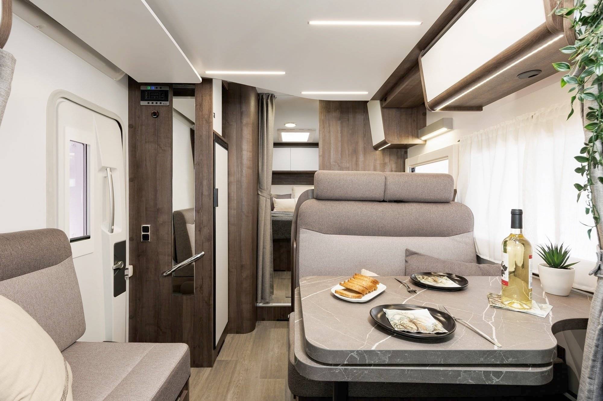 Dinette Ford ford transit - Yescapa