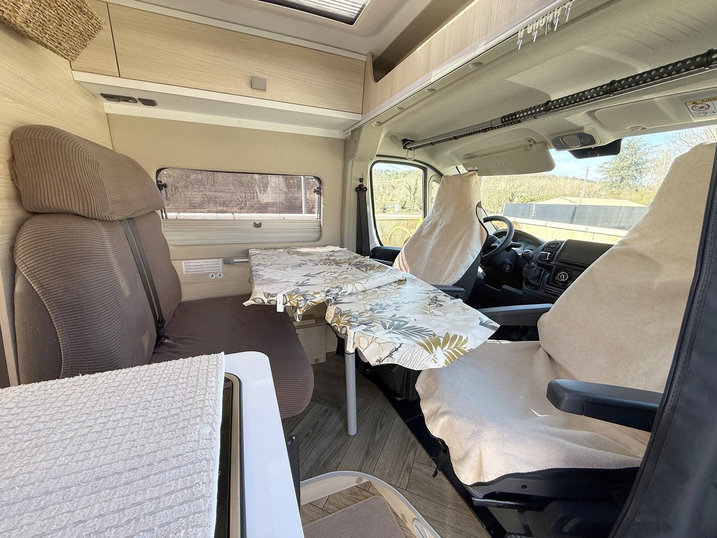 Dining Area Fiat FIAT DUCATO - Yescapa