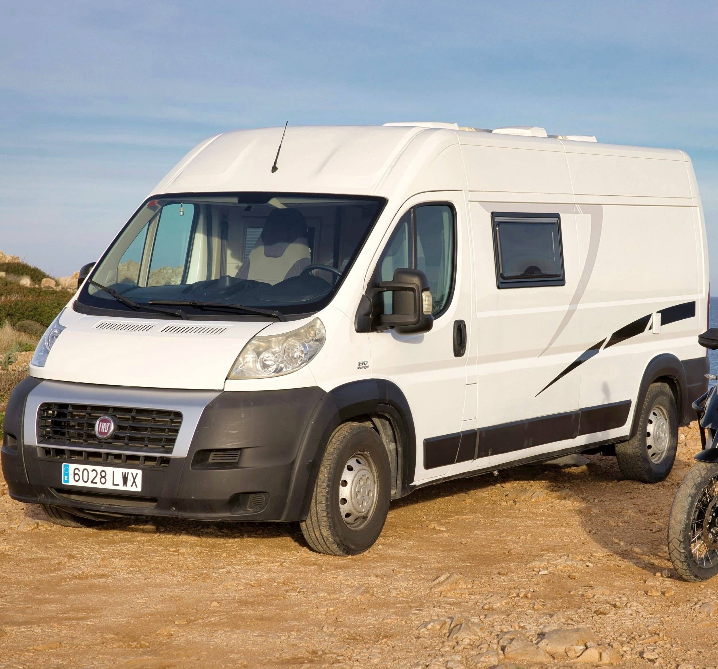 Vista frontale a ¾ Fiat 2,3 l 130 ch - Yescapa