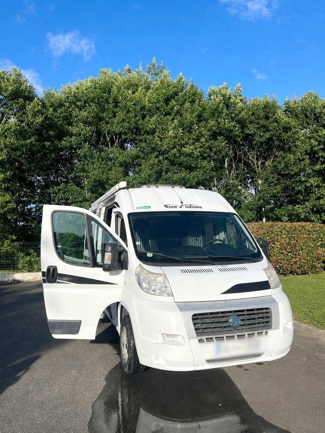 Front view from 3/4 Fiat Ducato 130 Multijet - Yescapa
