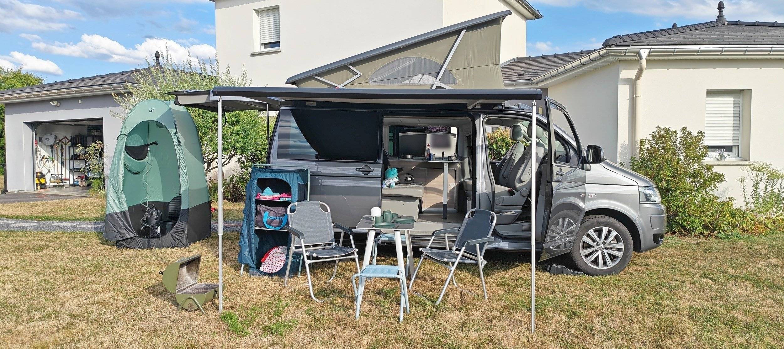 Front view from 3/4 Volkswagen T5 2,0 l 180 ch - Yescapa