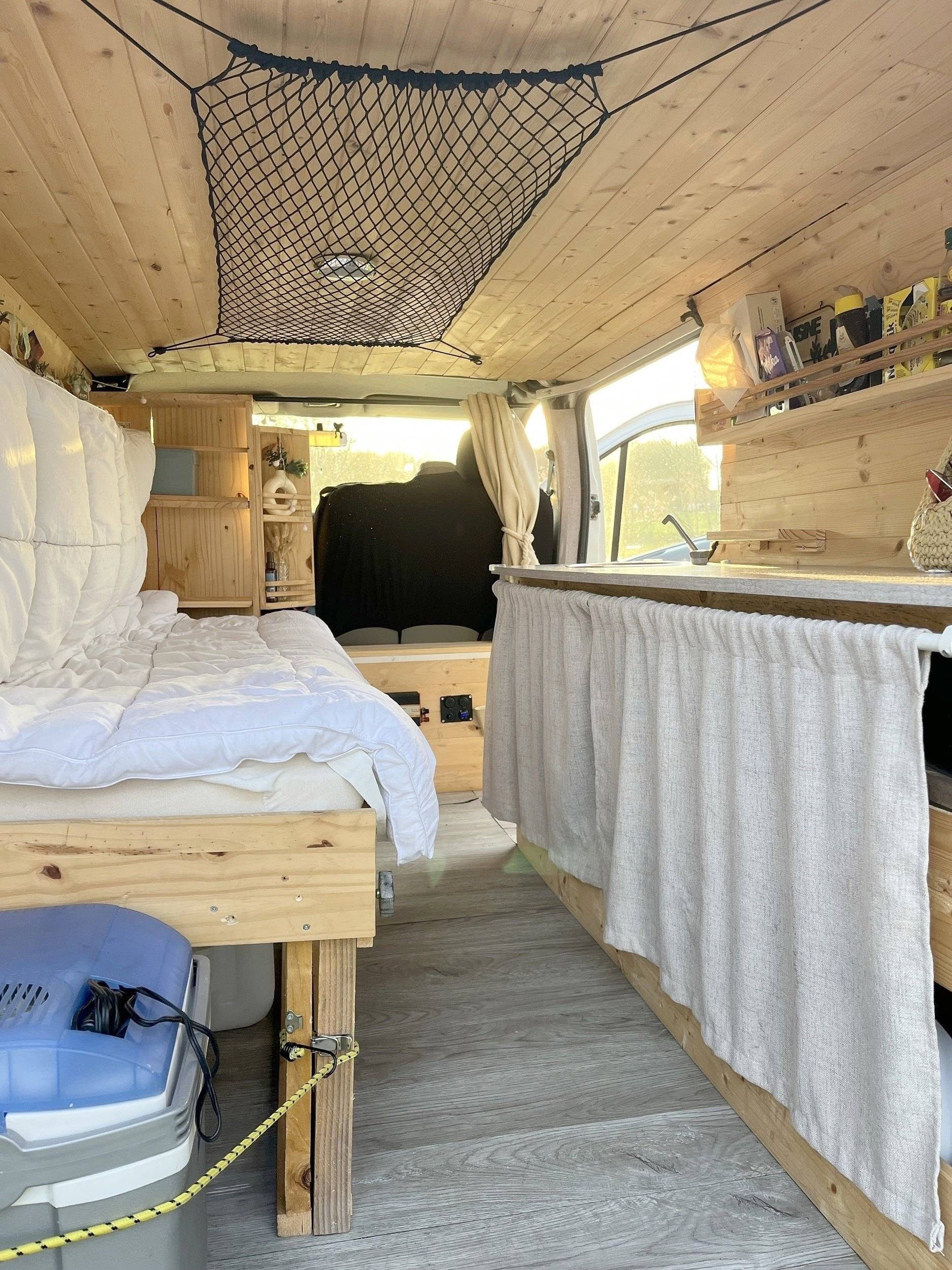 Dinette Renault Trafic 2 l 90 ch - Yescapa