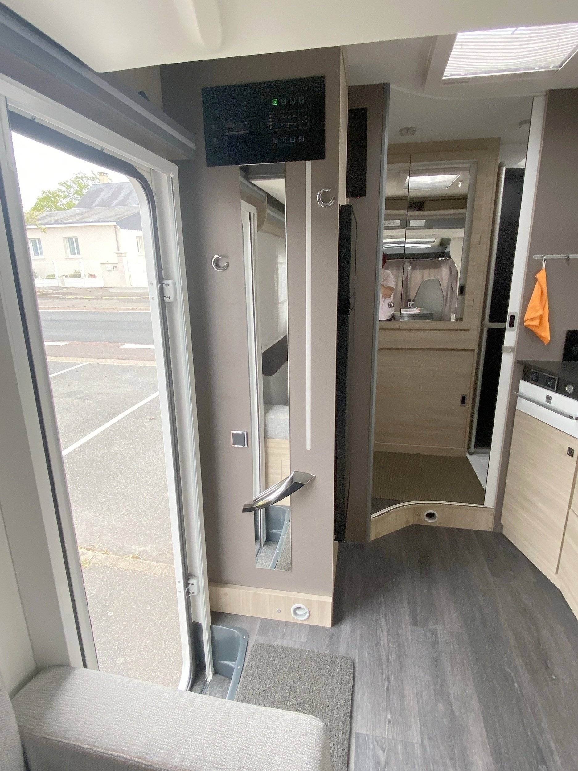 Challenger FORD TRANSIT