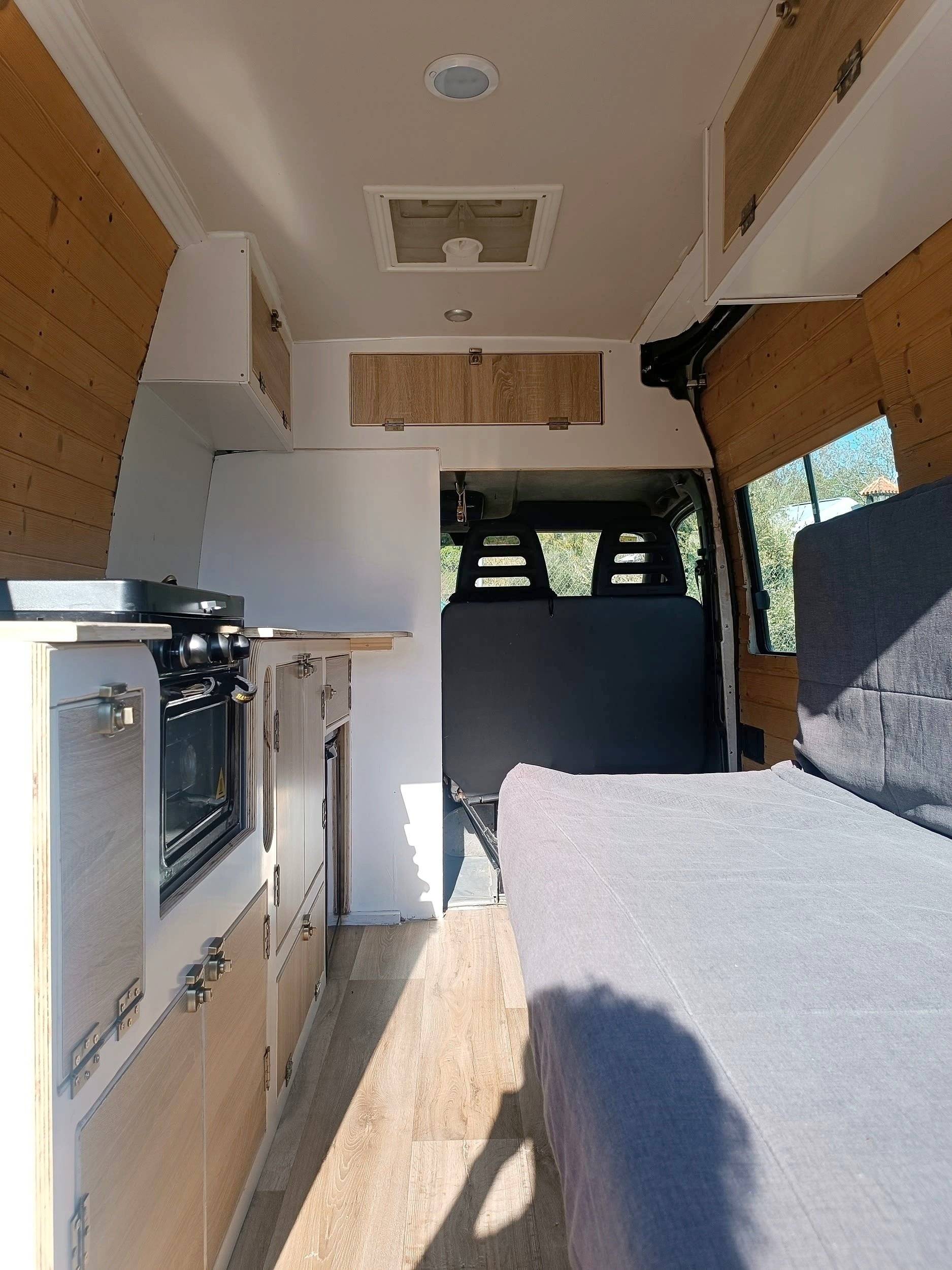 Schlafplätze Iveco Daily 2,3 HPI 116 ch. - Yescapa