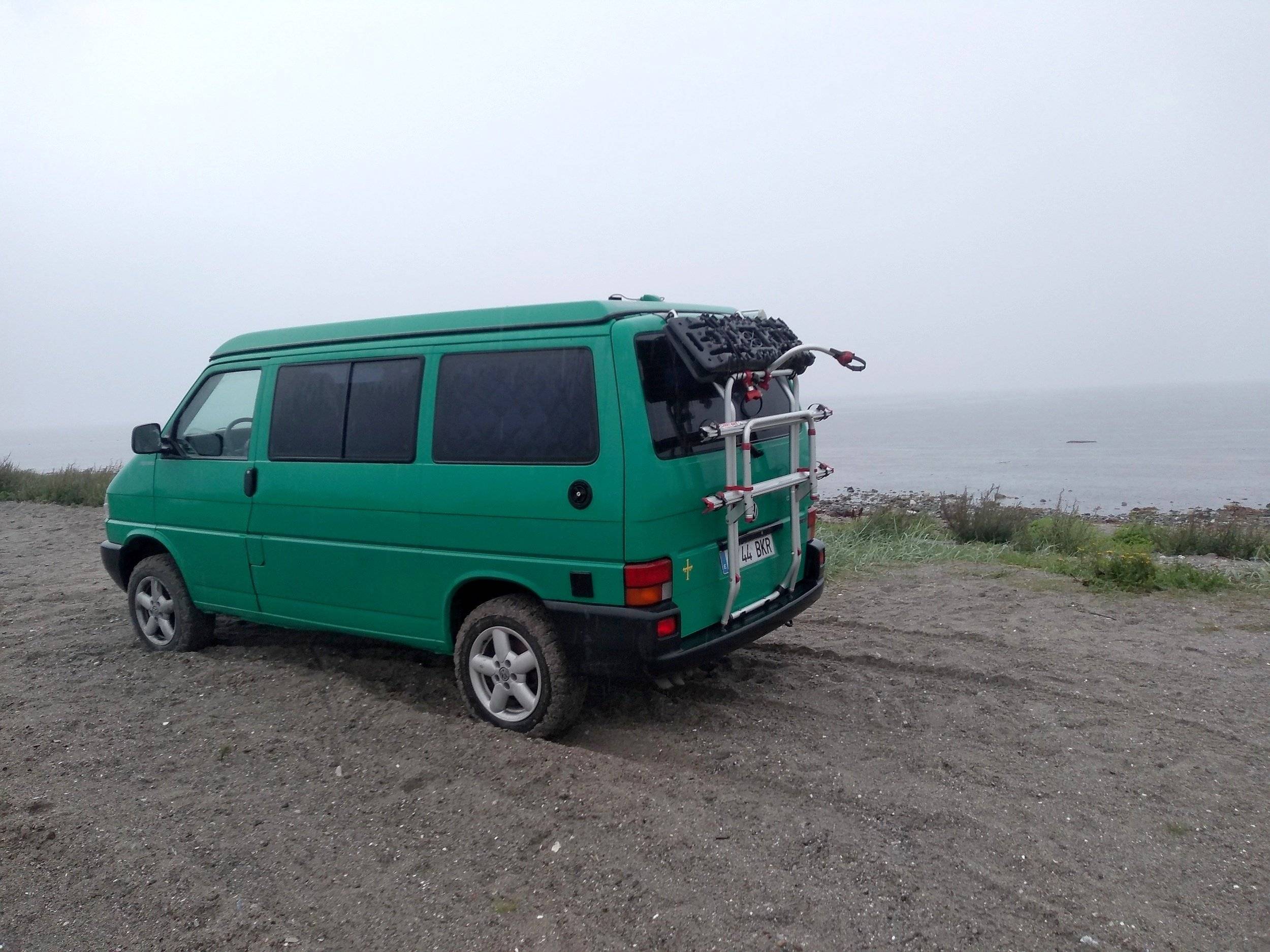schräge Vorderansicht Volkswagen T4 syncro 2,5 tdi - Yescapa