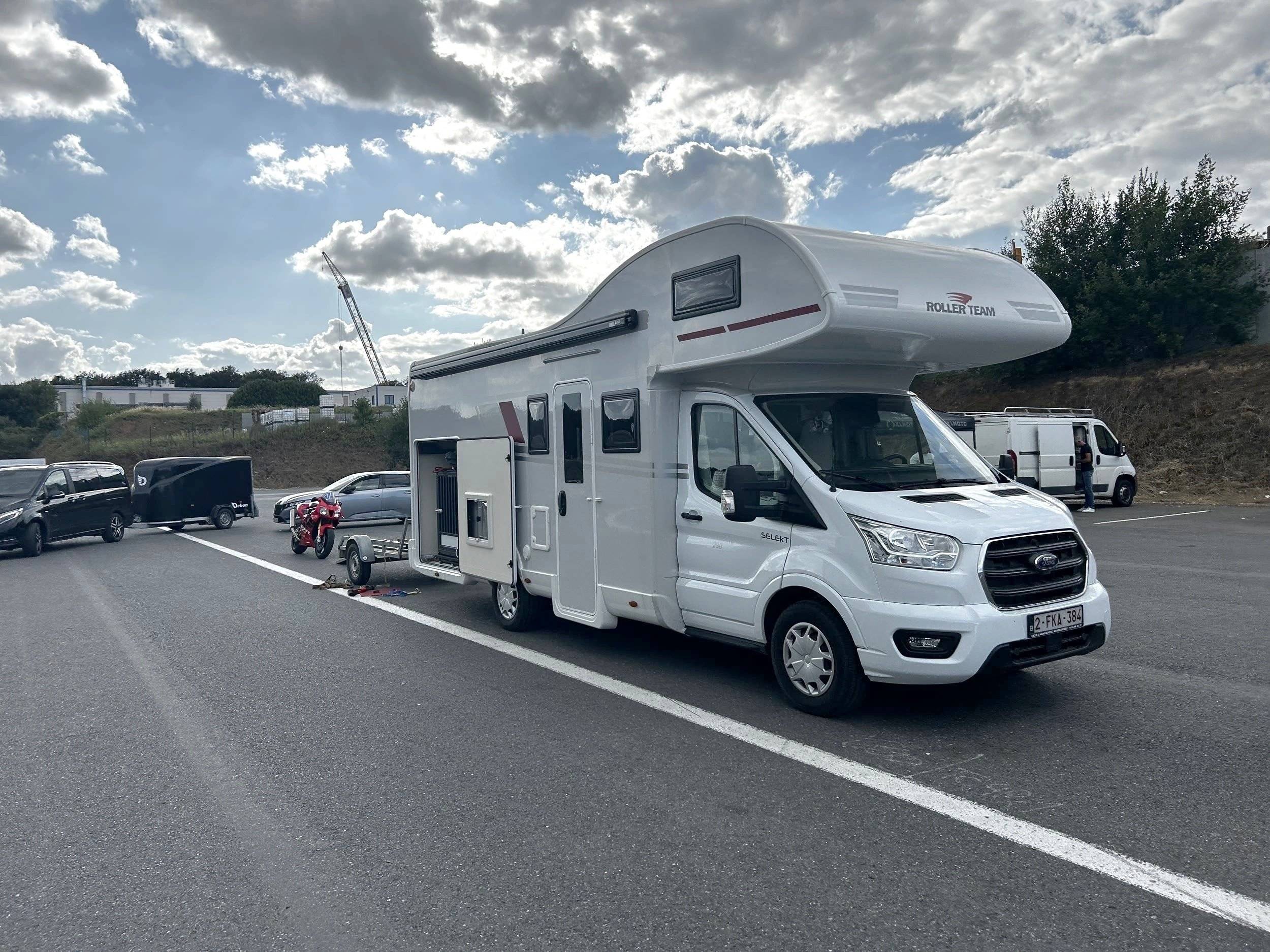Voorkant 3/4 Ford Transit 2,0 l 170 ch - Yescapa