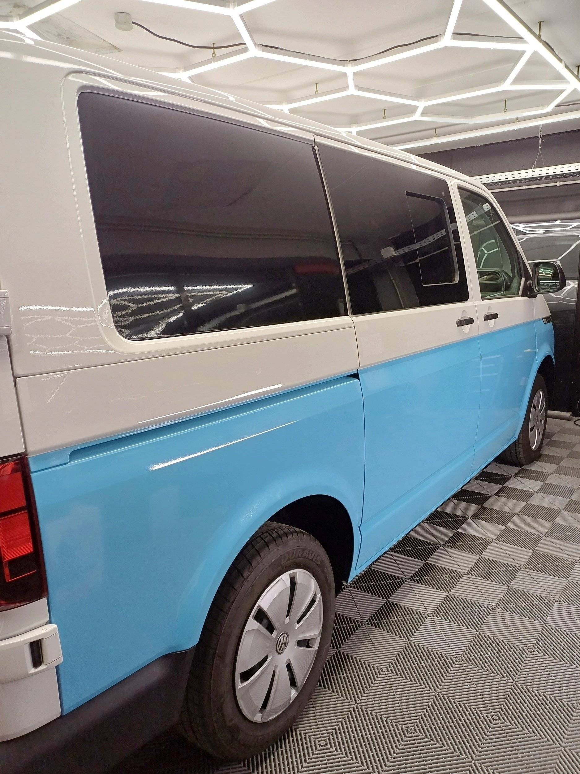 pyrénéens van perpignan camper van bleu satin