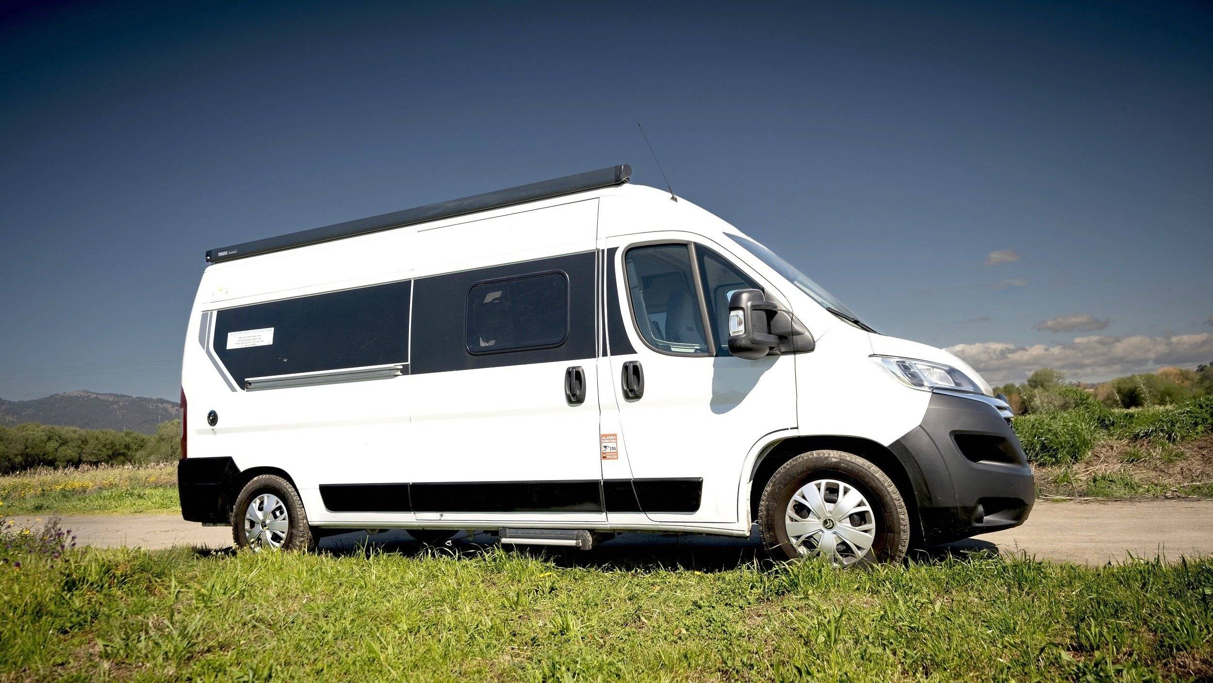 Front view from 3/4 Citroën Citroën jumper 140 cv - Yescapa