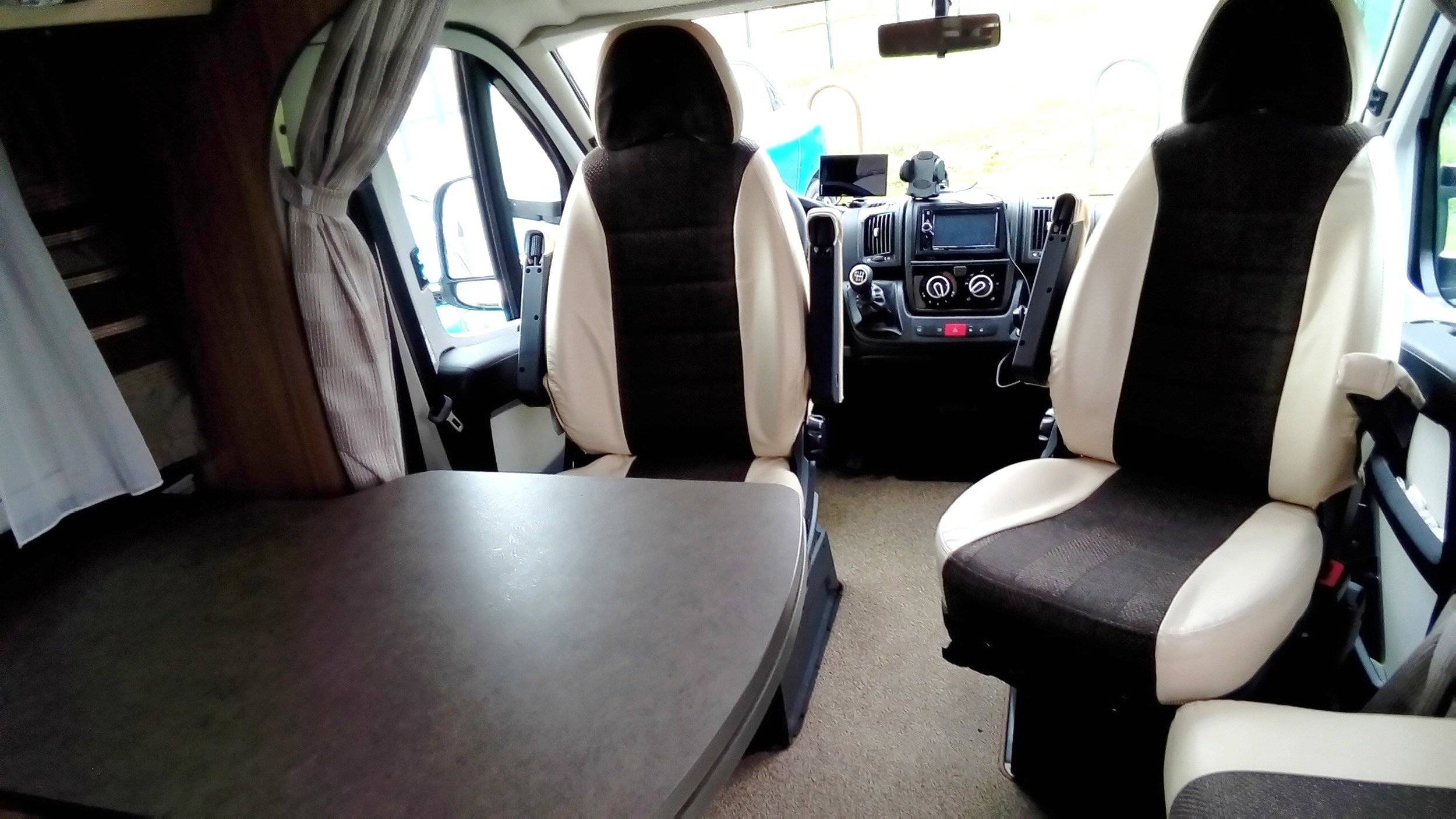 Dinette Fiat 2,3 l 130 ch. - Yescapa