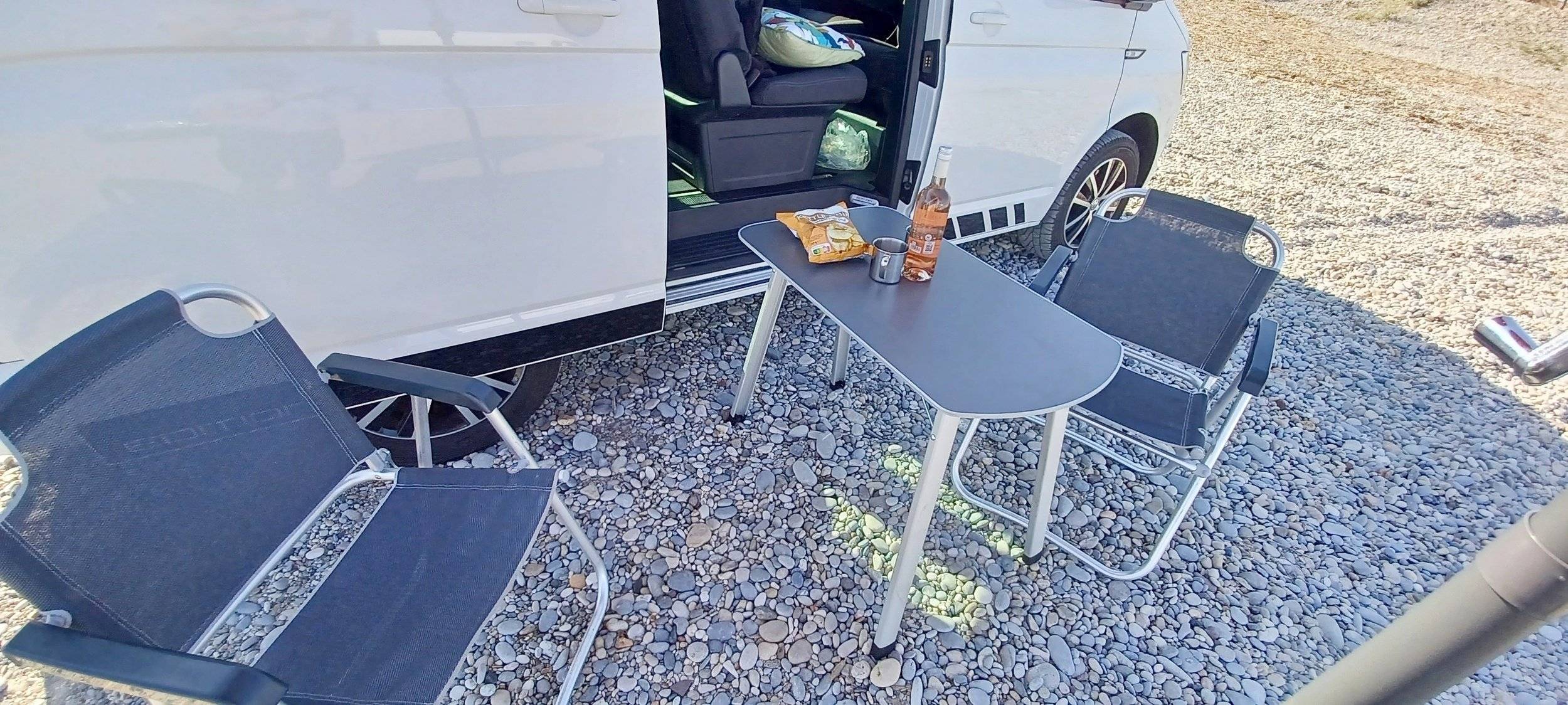 Área de jantar Volkswagen California Beach T6 - Yescapa