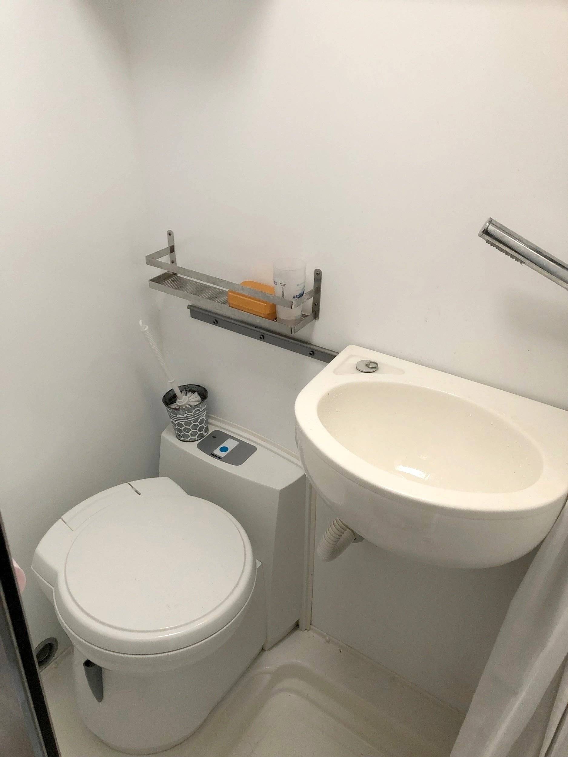 Bathroom / Toilets Fiat Ducato 2,3 l 150 ch - Yescapa