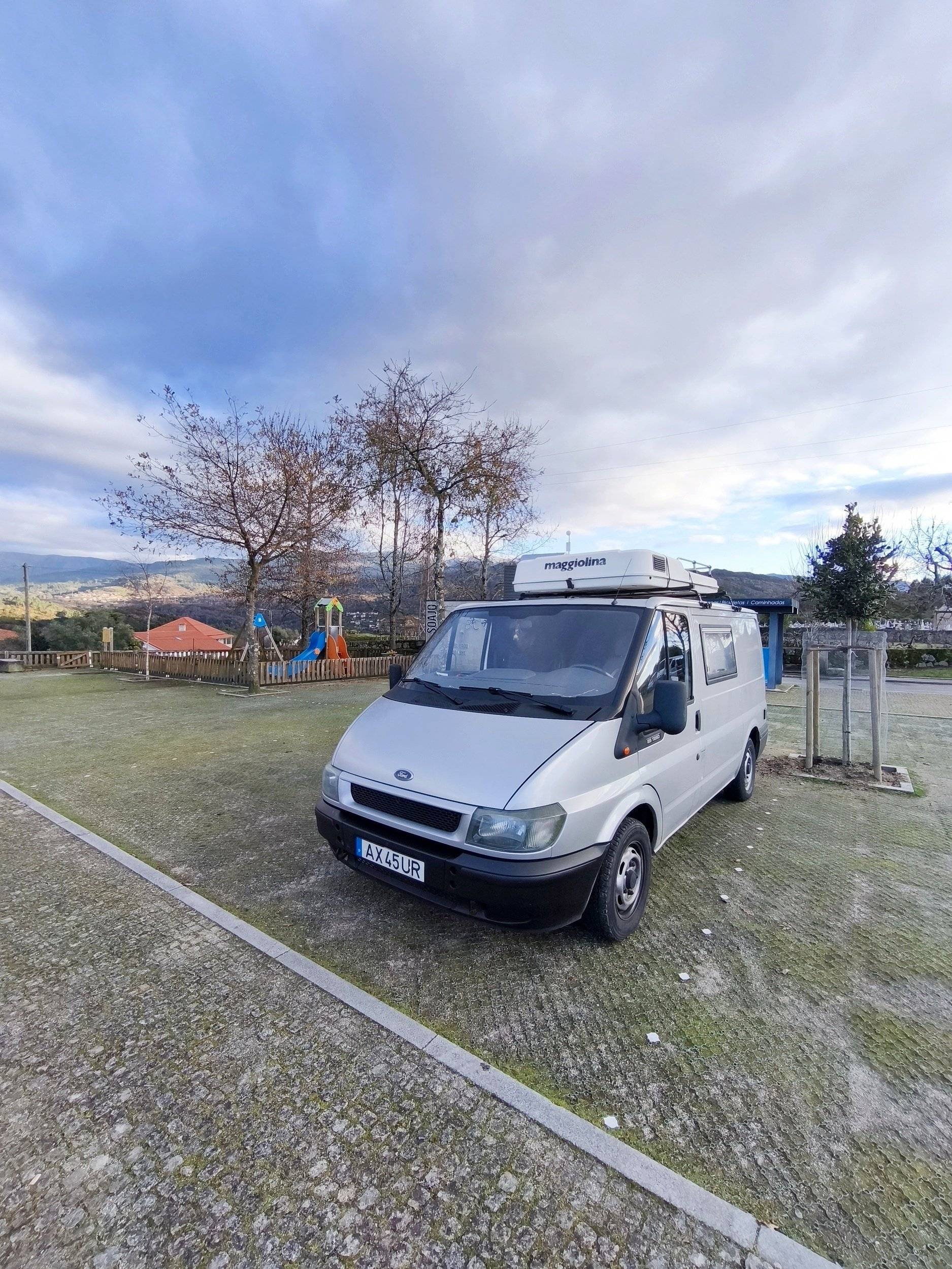 Front view from 3/4 Ford Transit 85 T260 - Yescapa