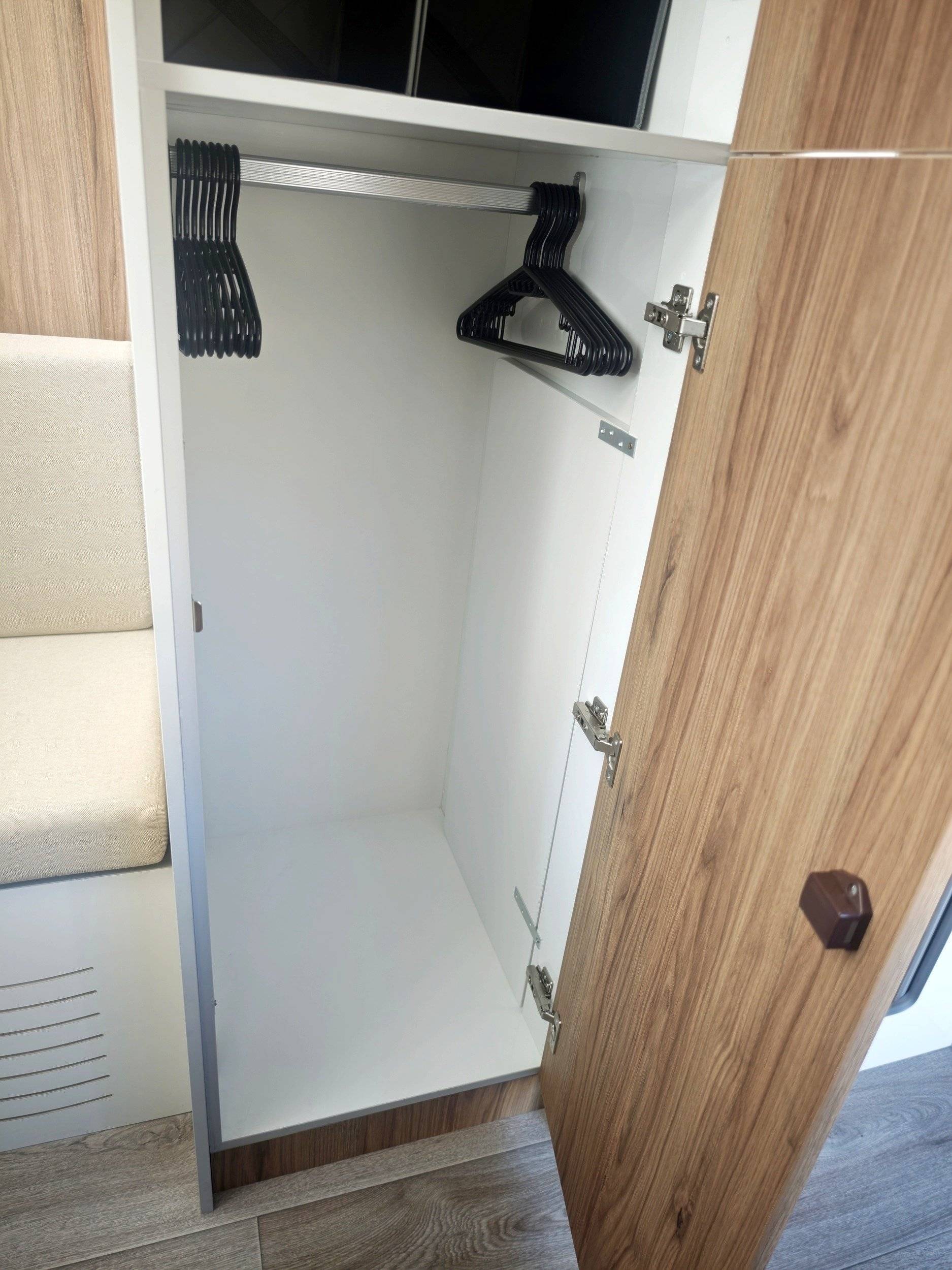 3 C Cartier/Brisebras c