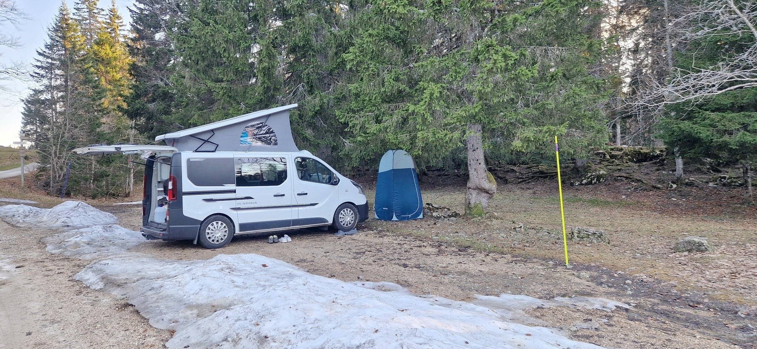 Front view from 3/4 Renault trafic - Yescapa