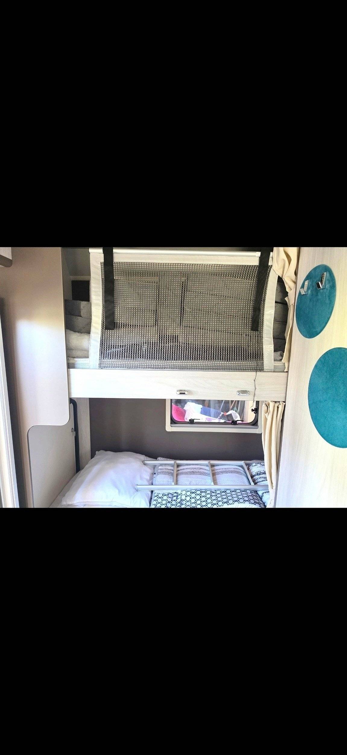 Schlafplätze Ford Transit 2,0 l 155 ch - Yescapa