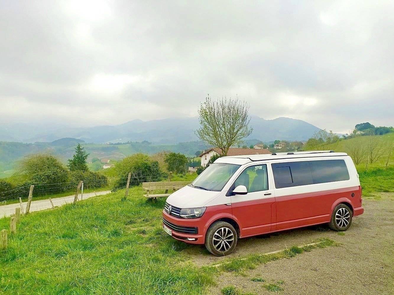 Volkswagen Transporter T6 (Roja)