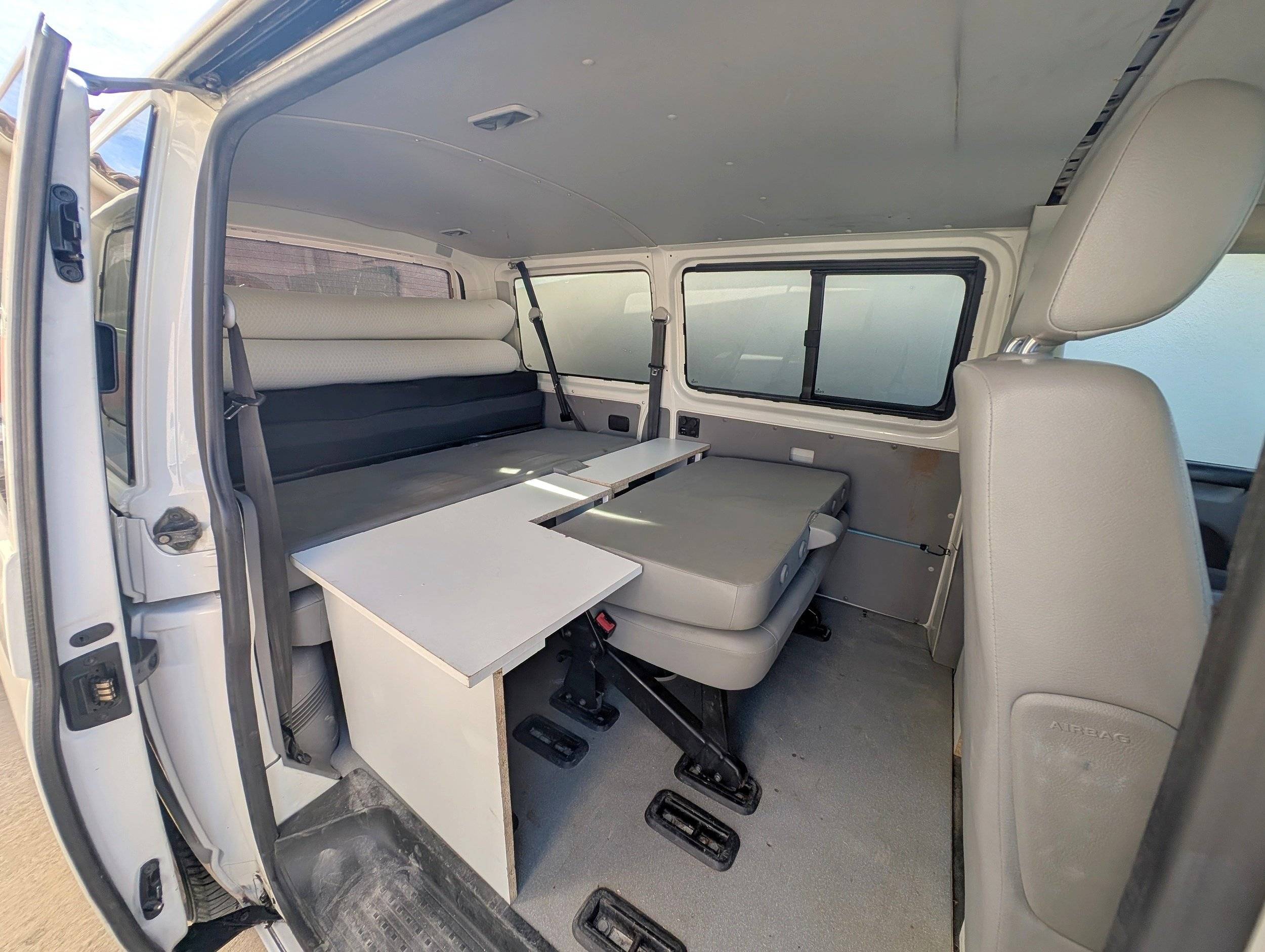 Berth Volkswagen T5 2,5 l 130 ch - Yescapa