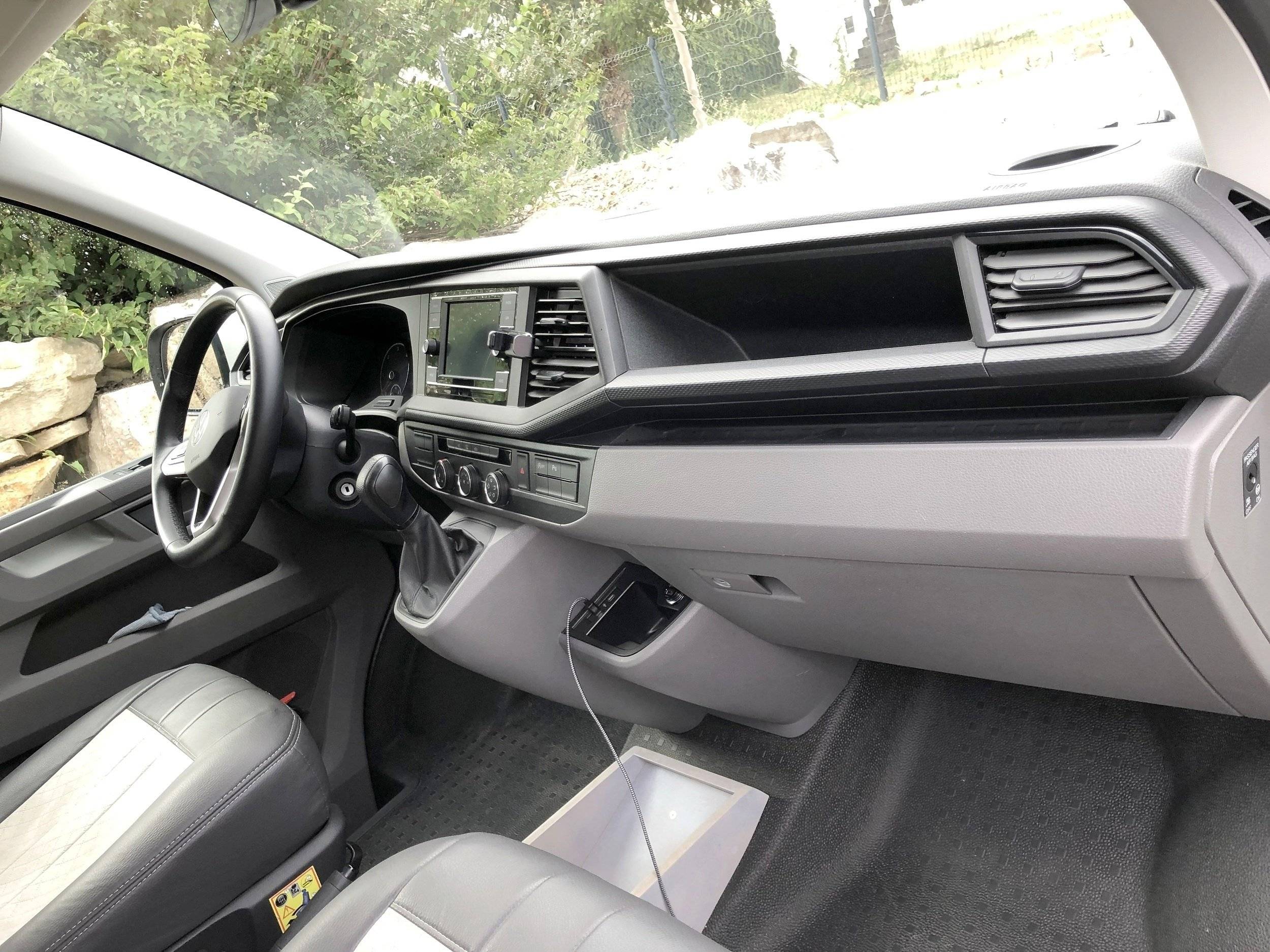 Poste de conduite Volkswagen T6.1  2,0 l 150 ch DSG7 - Yescapa