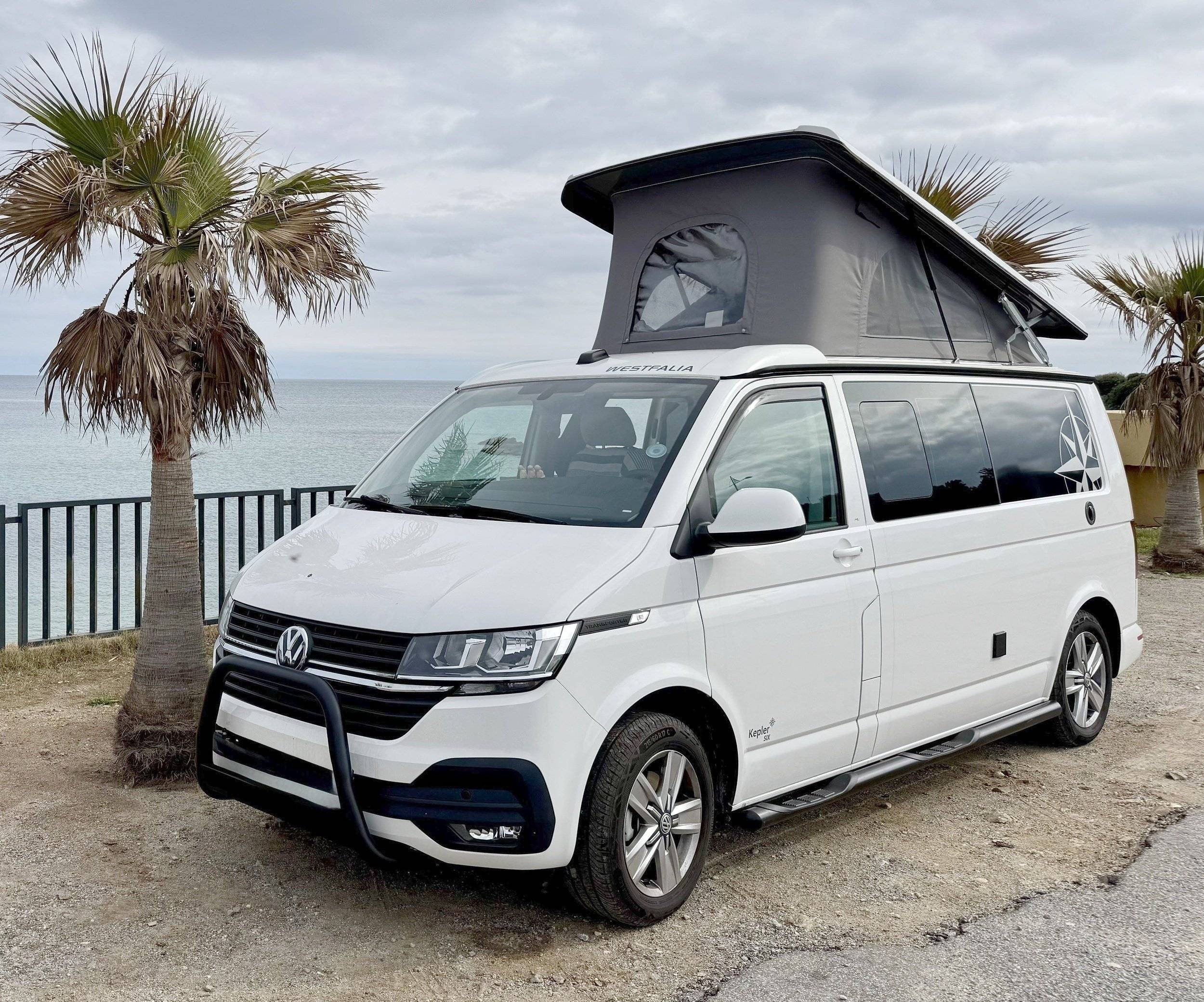 Front view from 3/4 Volkswagen - Yescapa