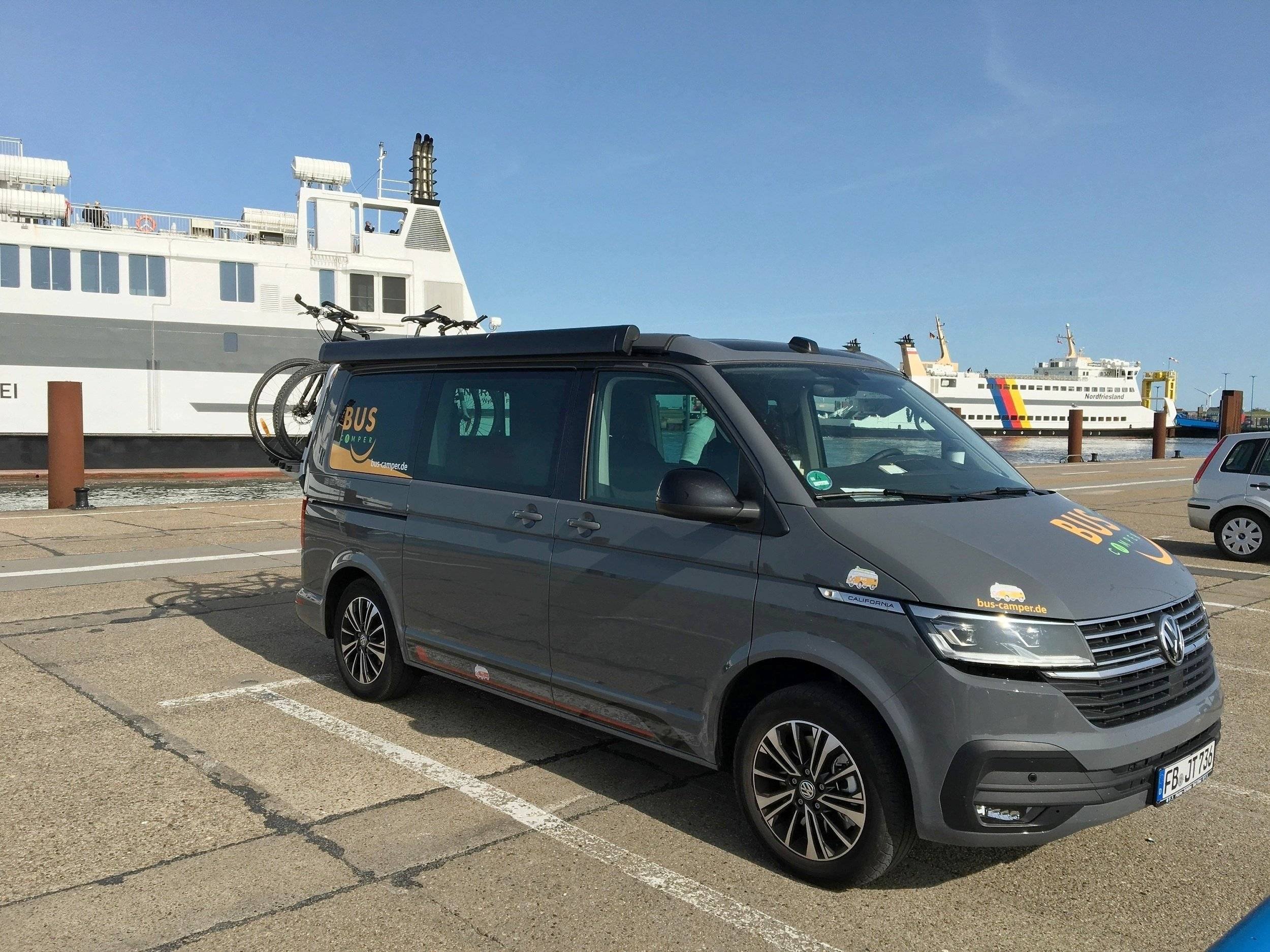 Front view from 3/4 Volkswagen California - Yescapa