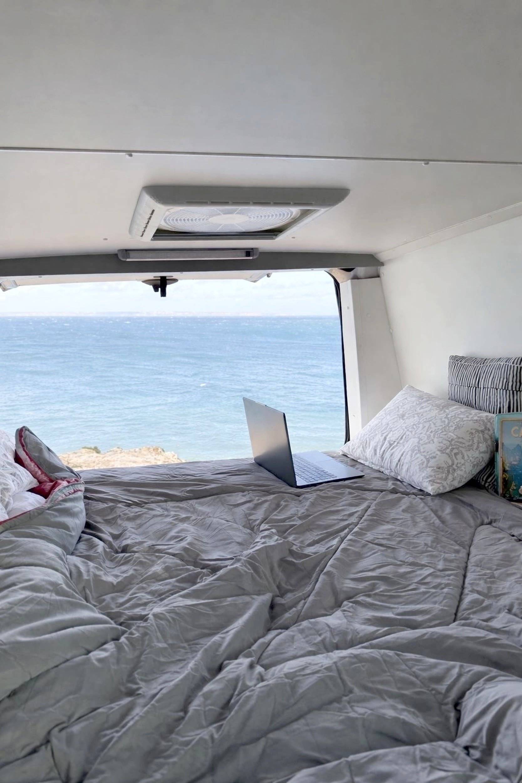 Couchages Ford Transit Custom 2,0 l 130 ch - Yescapa