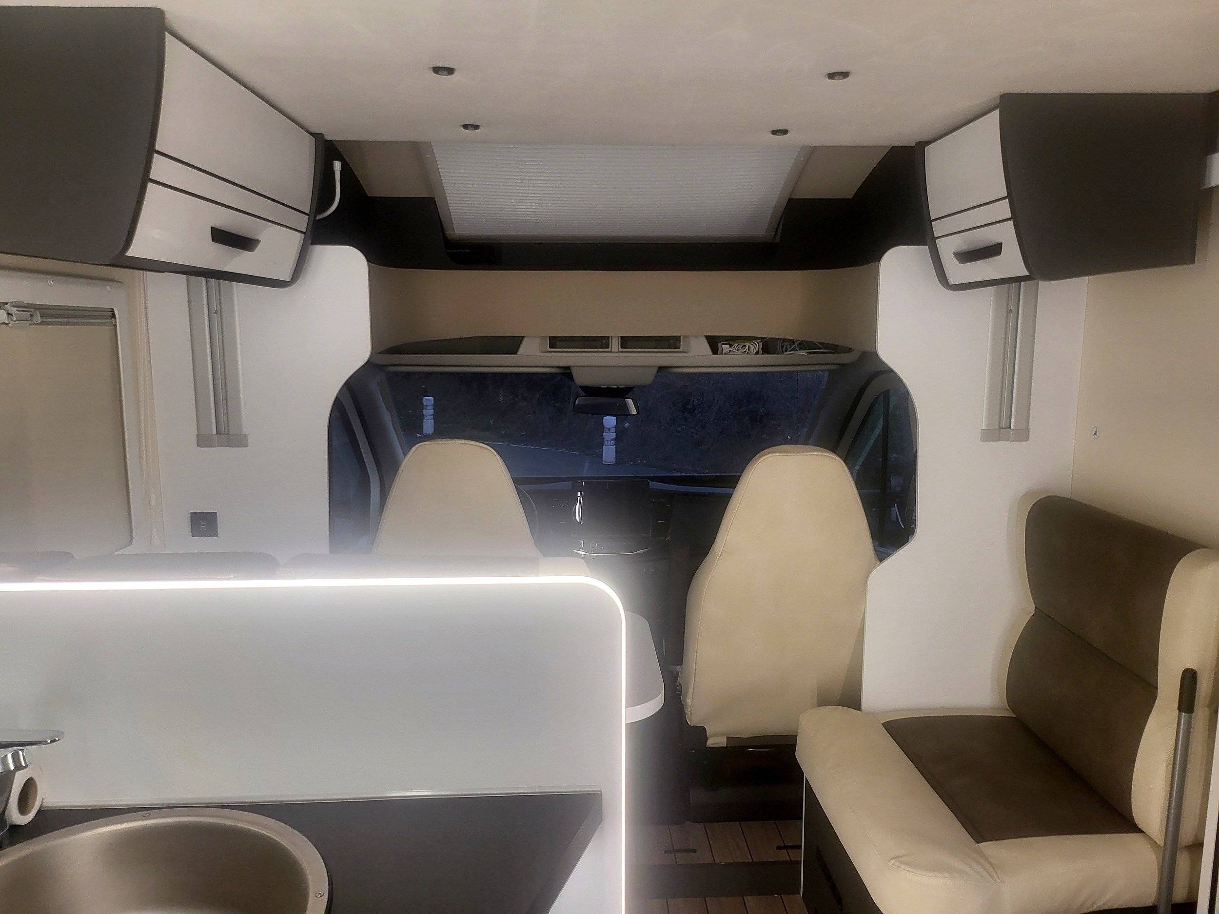 Dining Area Ford Transit 2,0 l 130 ch - Yescapa
