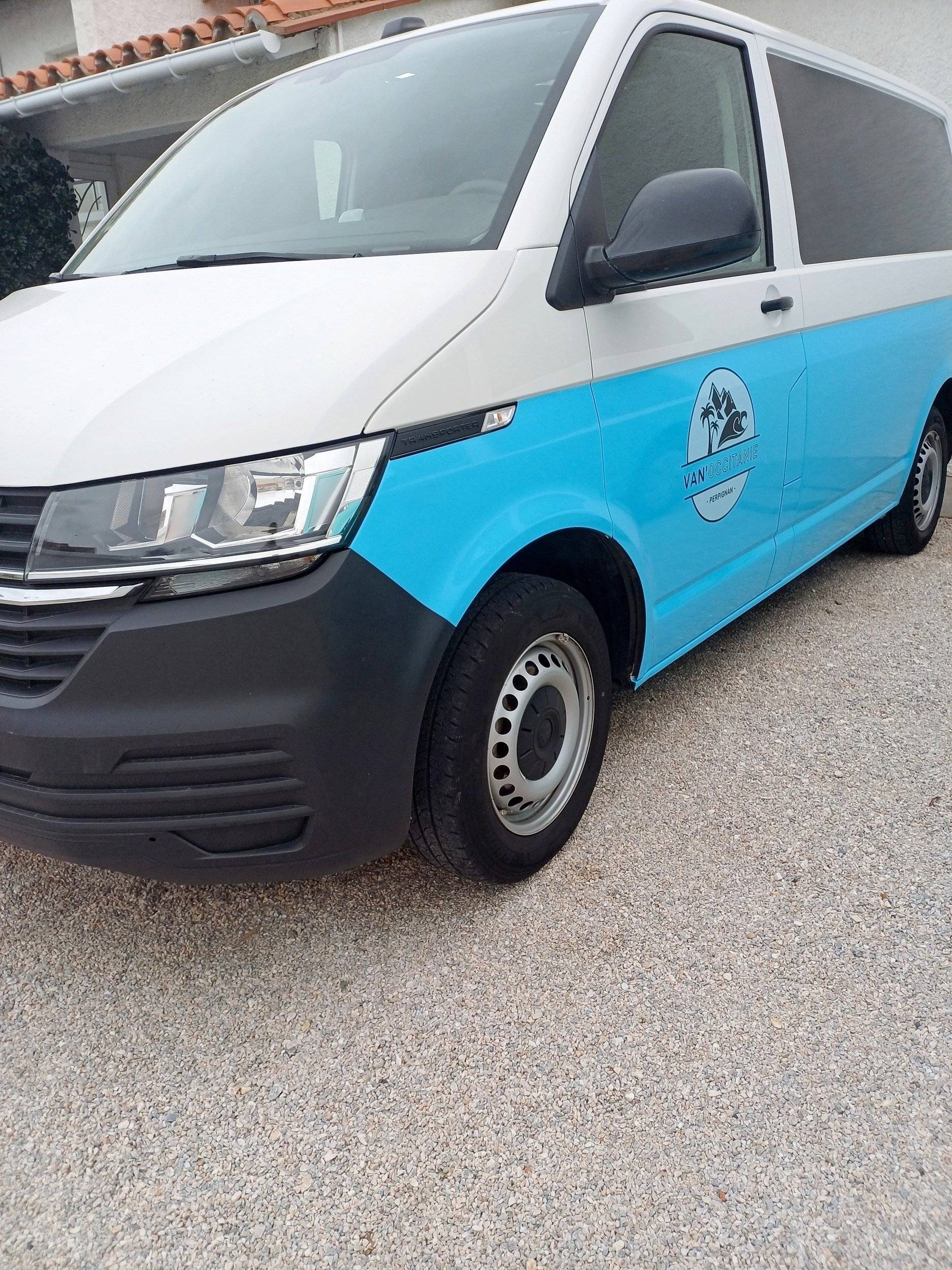 pyrénéens van perpignan camper van bleu satin