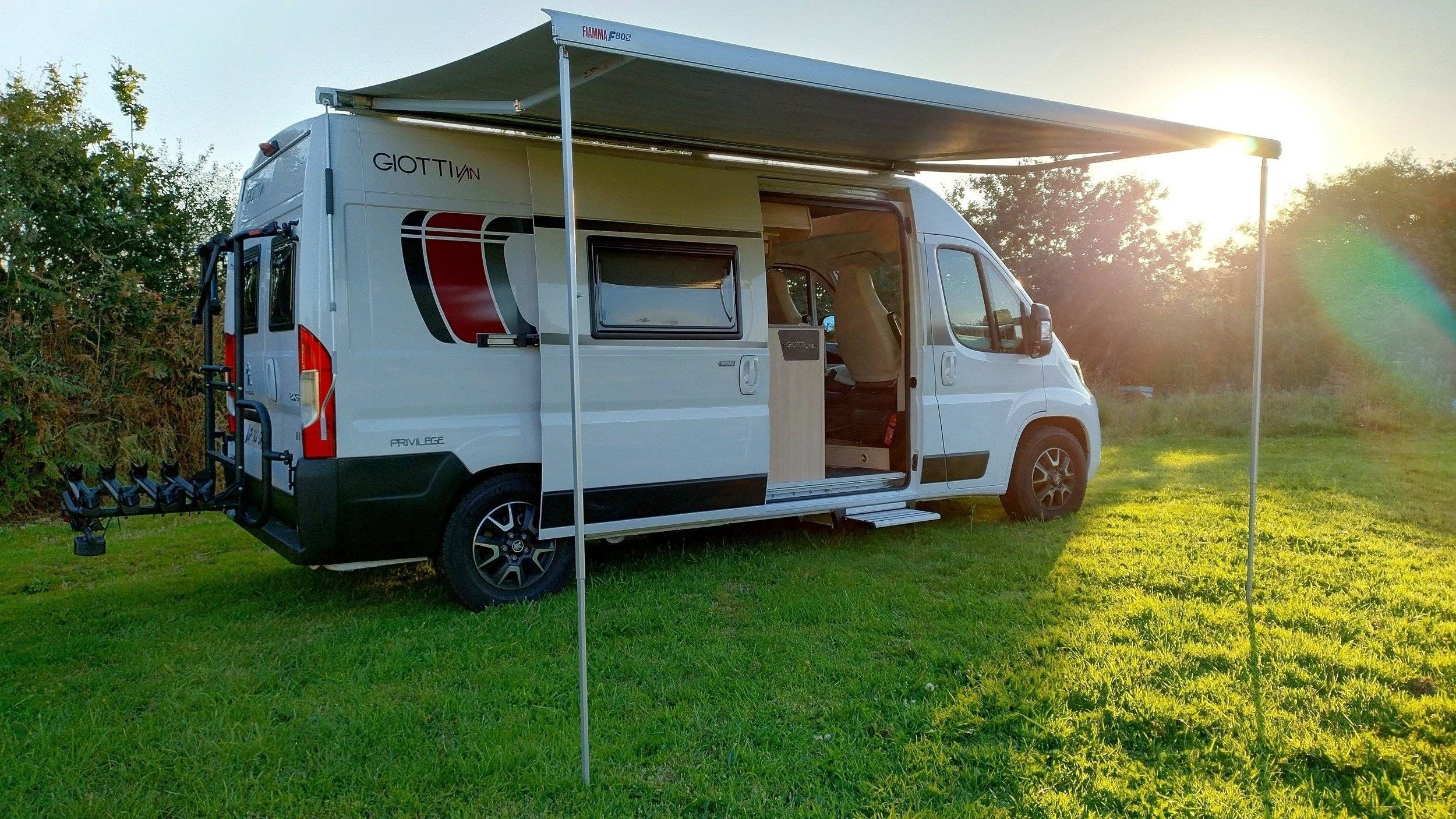 Voorkant 3/4 Peugeot - Yescapa