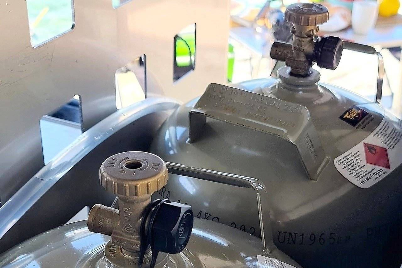 4×4 Automatic Gear Pickupcamper Alucab